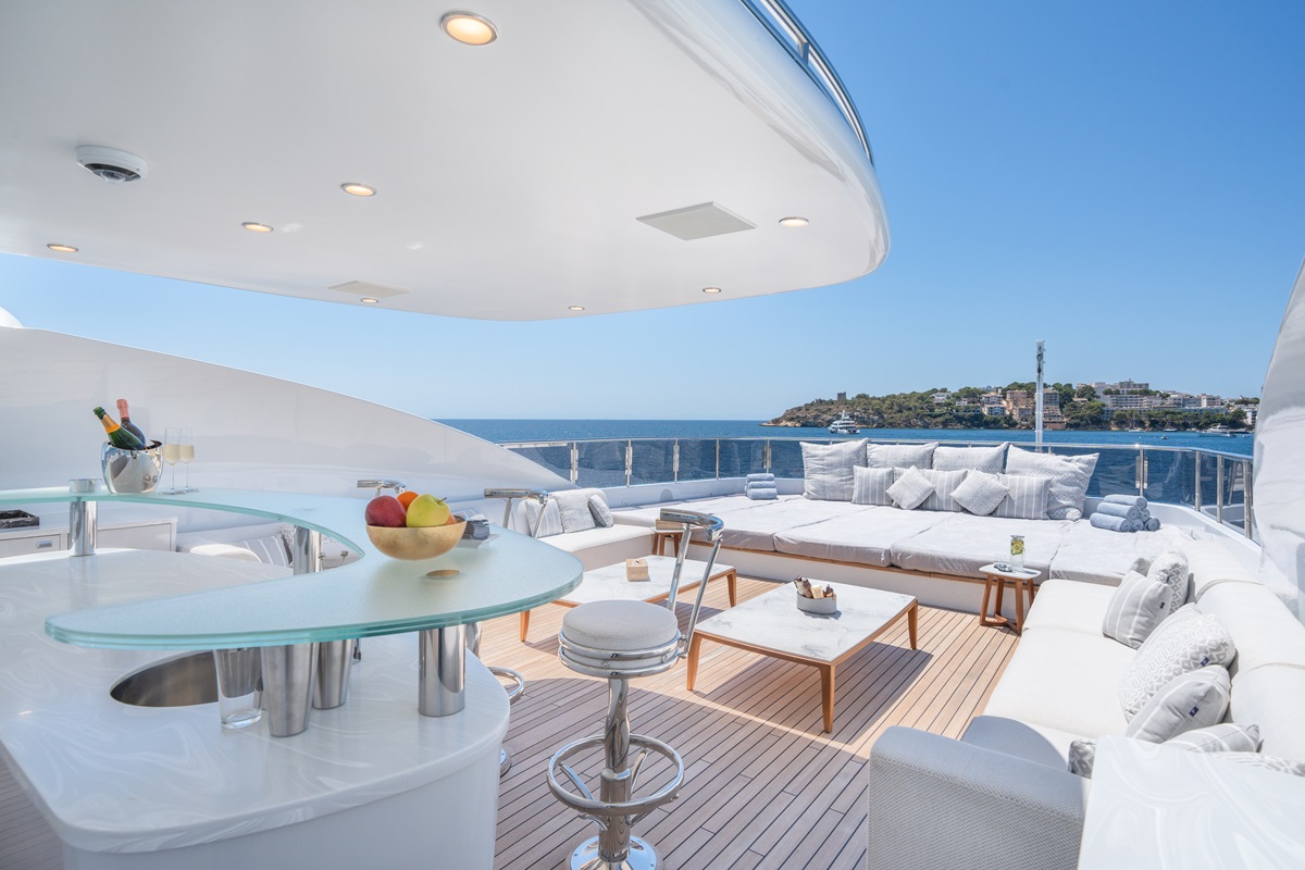 Sundeck bar 2 .jpg