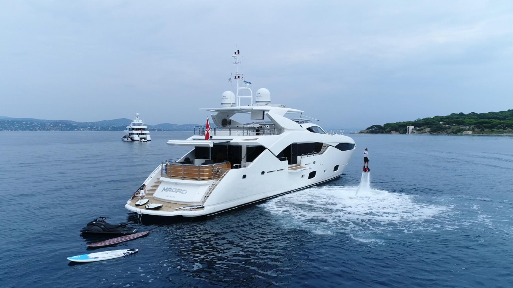 Sunseeker motor yacht MAORO - Stern view.jpg
