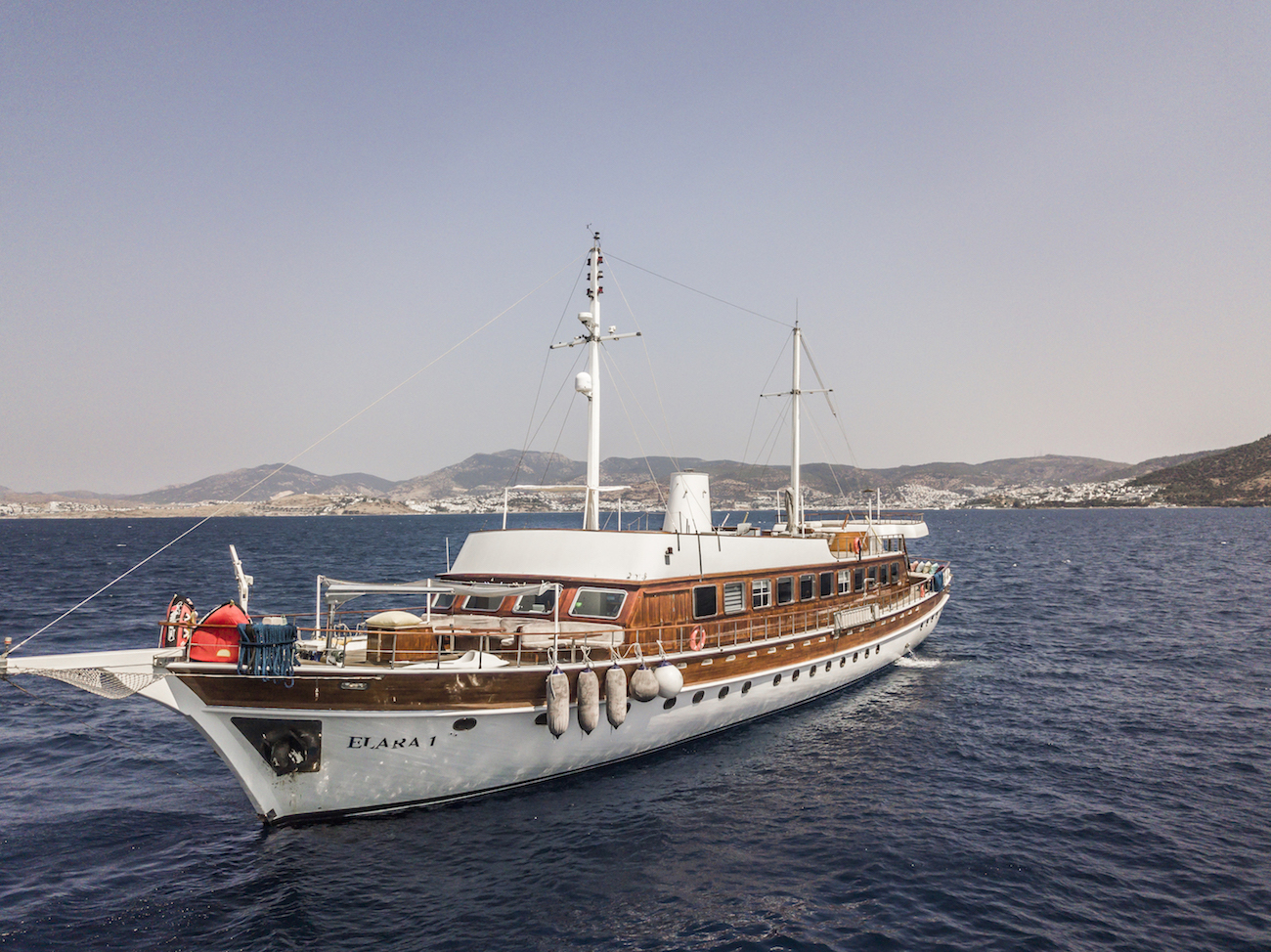 Superyacht ELARA 1.jpg