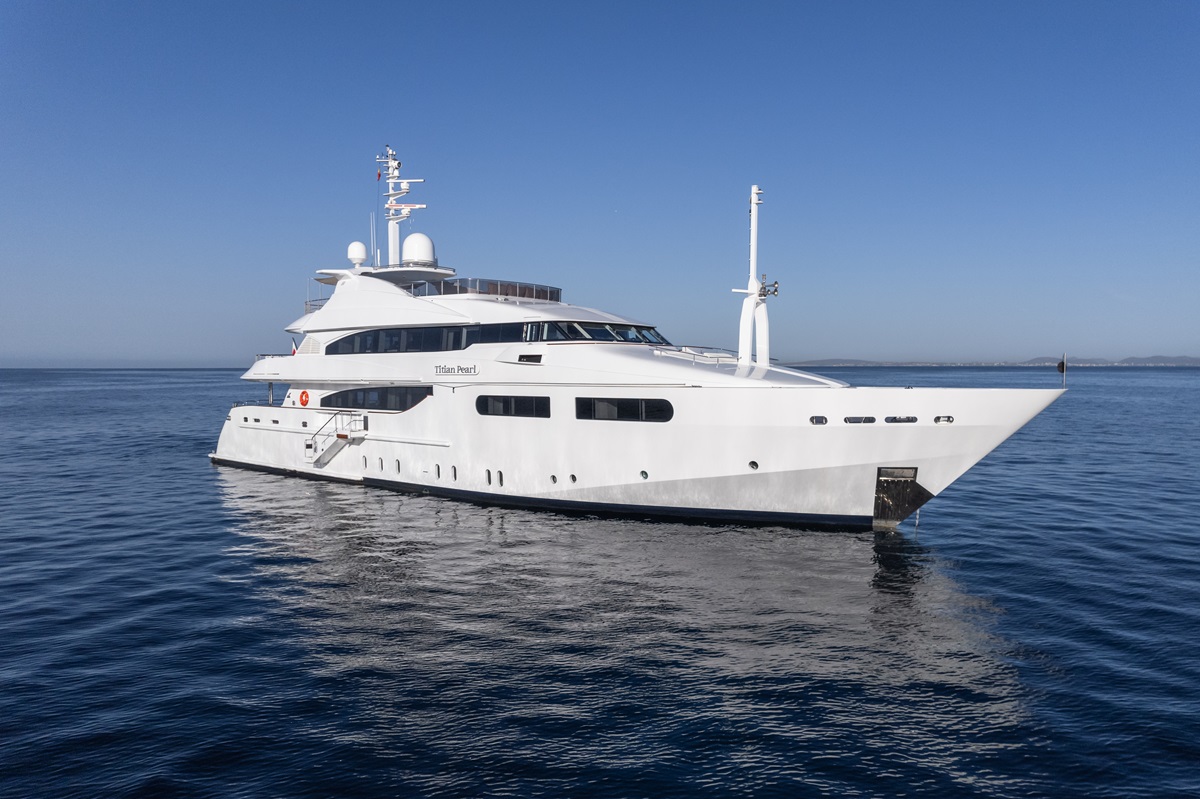 Titian Pearl -  starboard aspect underway.jpg