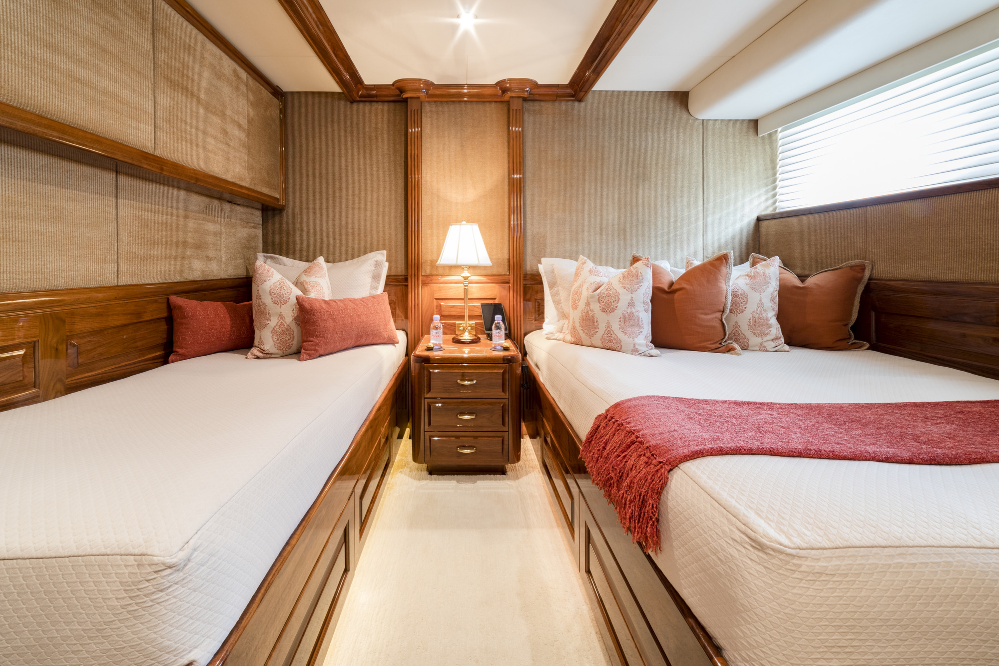 Twin cabin 00003.jpg