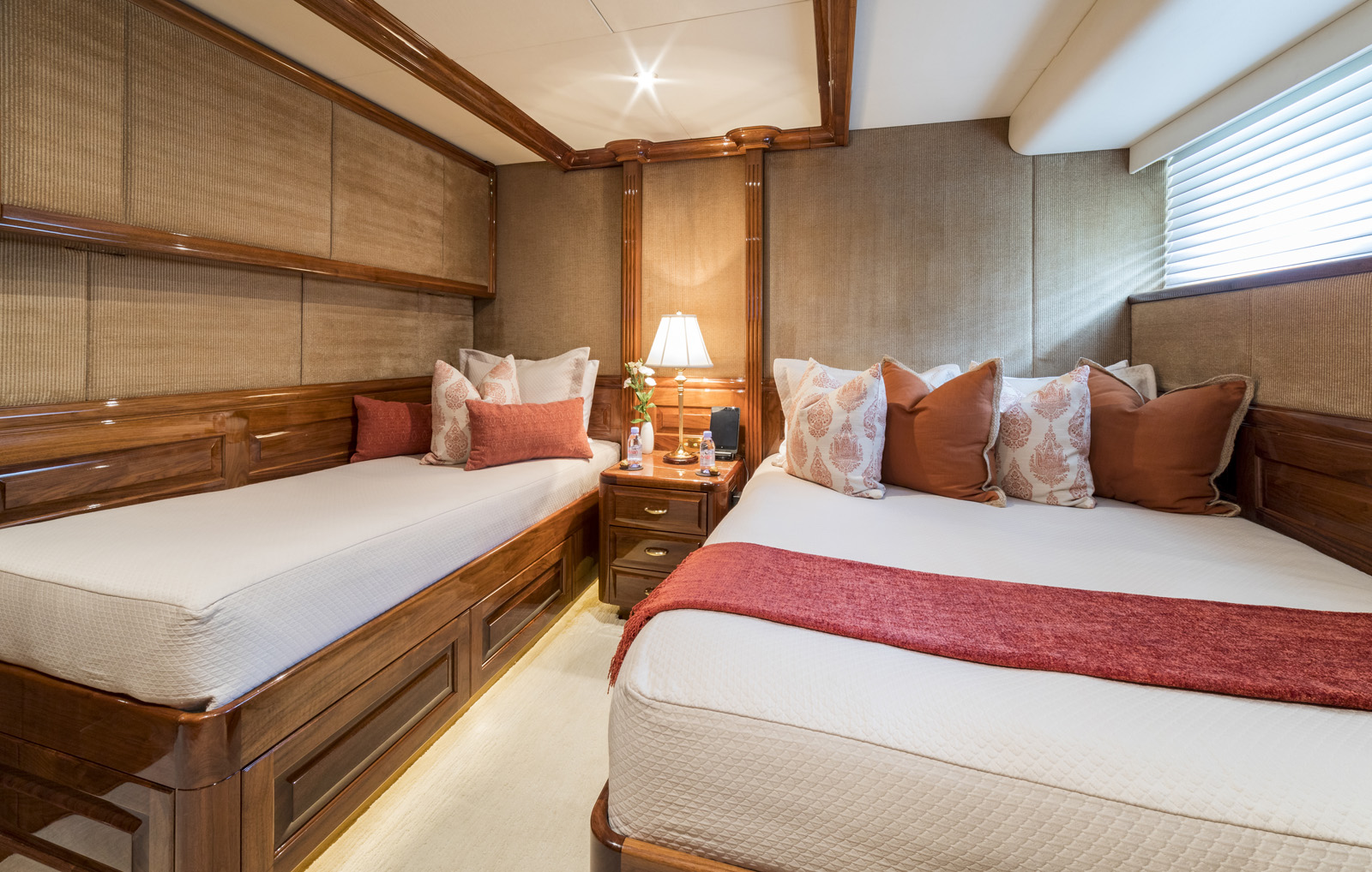 Twin cabin 00005.jpg