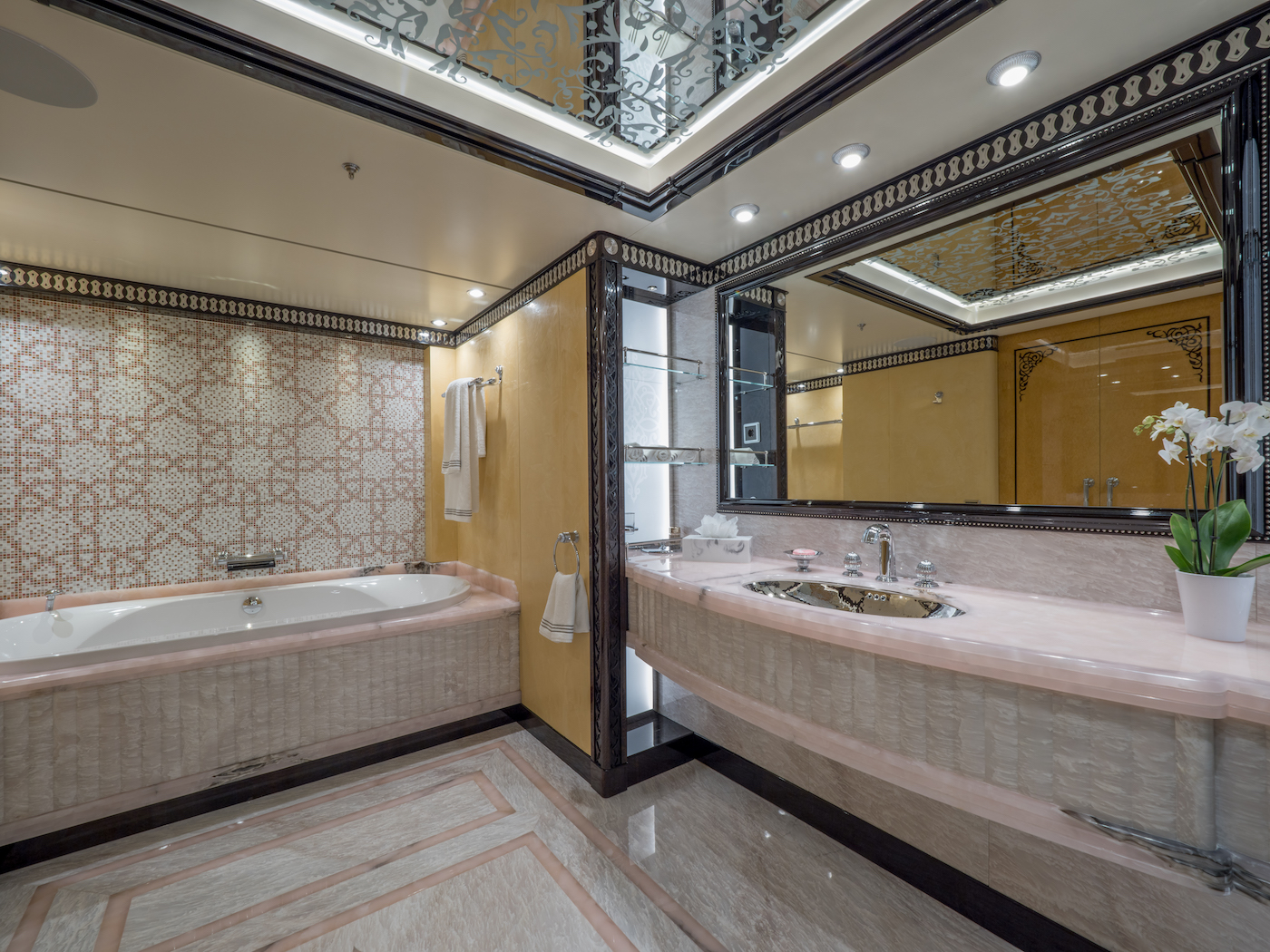 VIP suite - Pink bathroom.jpg