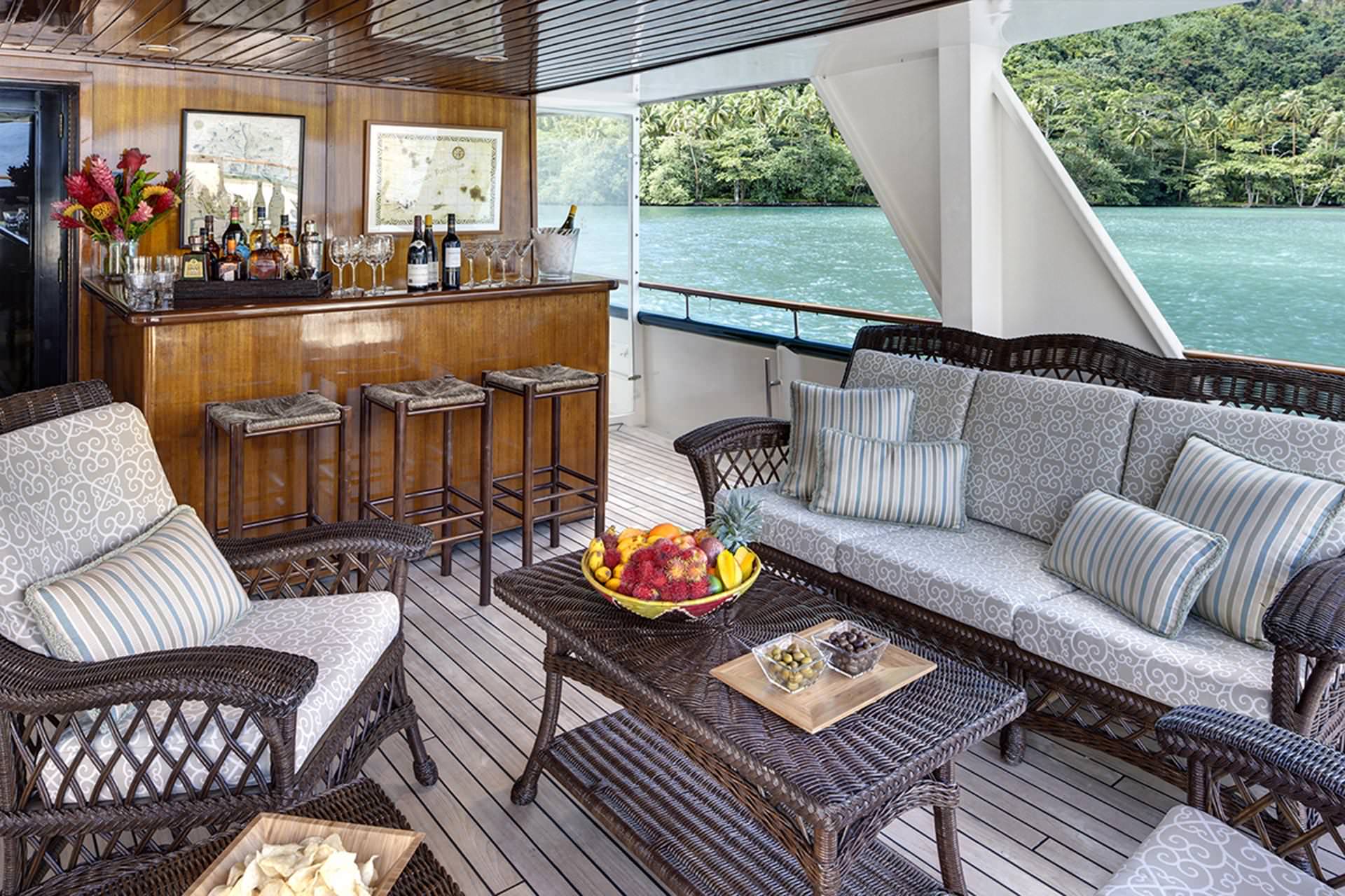 Yacht ASKARA - deck.jpg