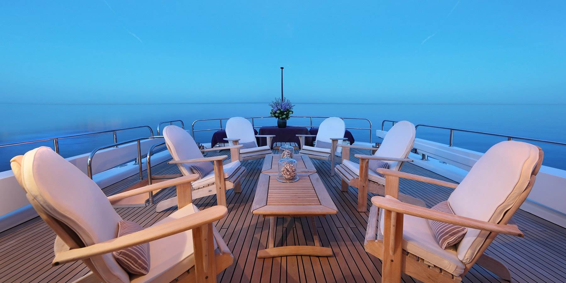 Yacht D'Angleterre II deck seating.jpg