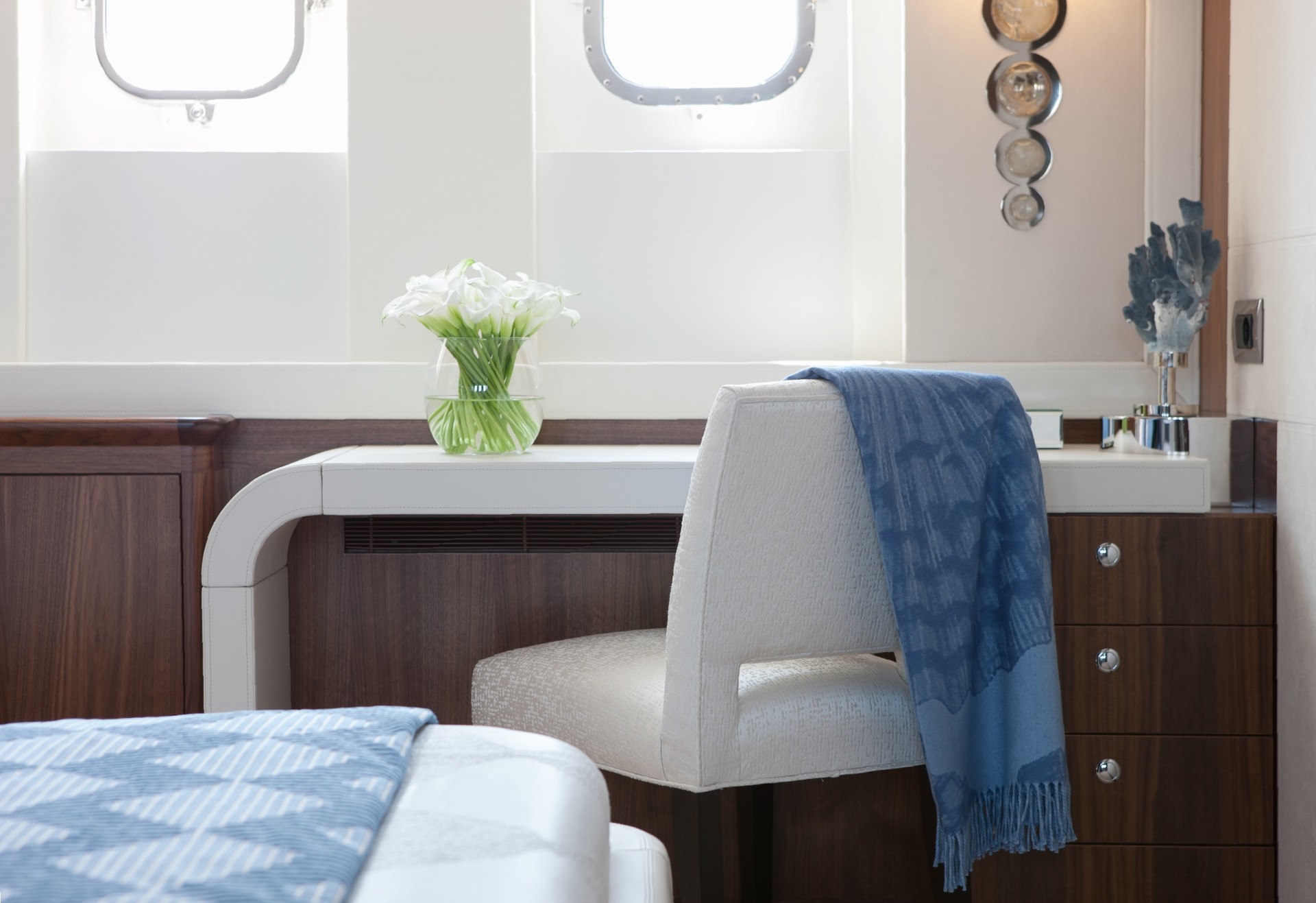 Yacht FIREFLY by Mulder -  Writing Desk.jpg