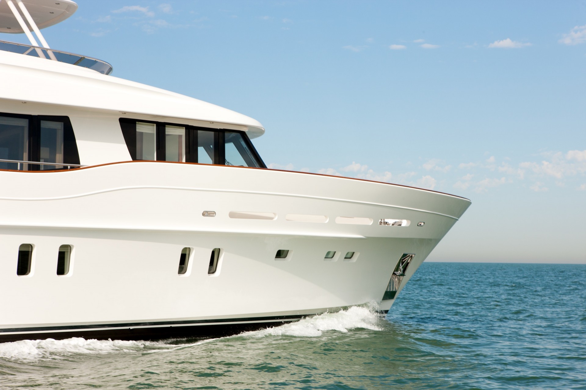 Yacht FIREFLY by Mulder - Bow.jpg