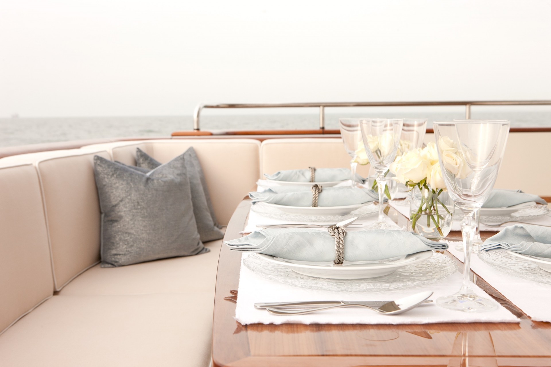 Yacht FIREFLY by Mulder - Dining details.jpg