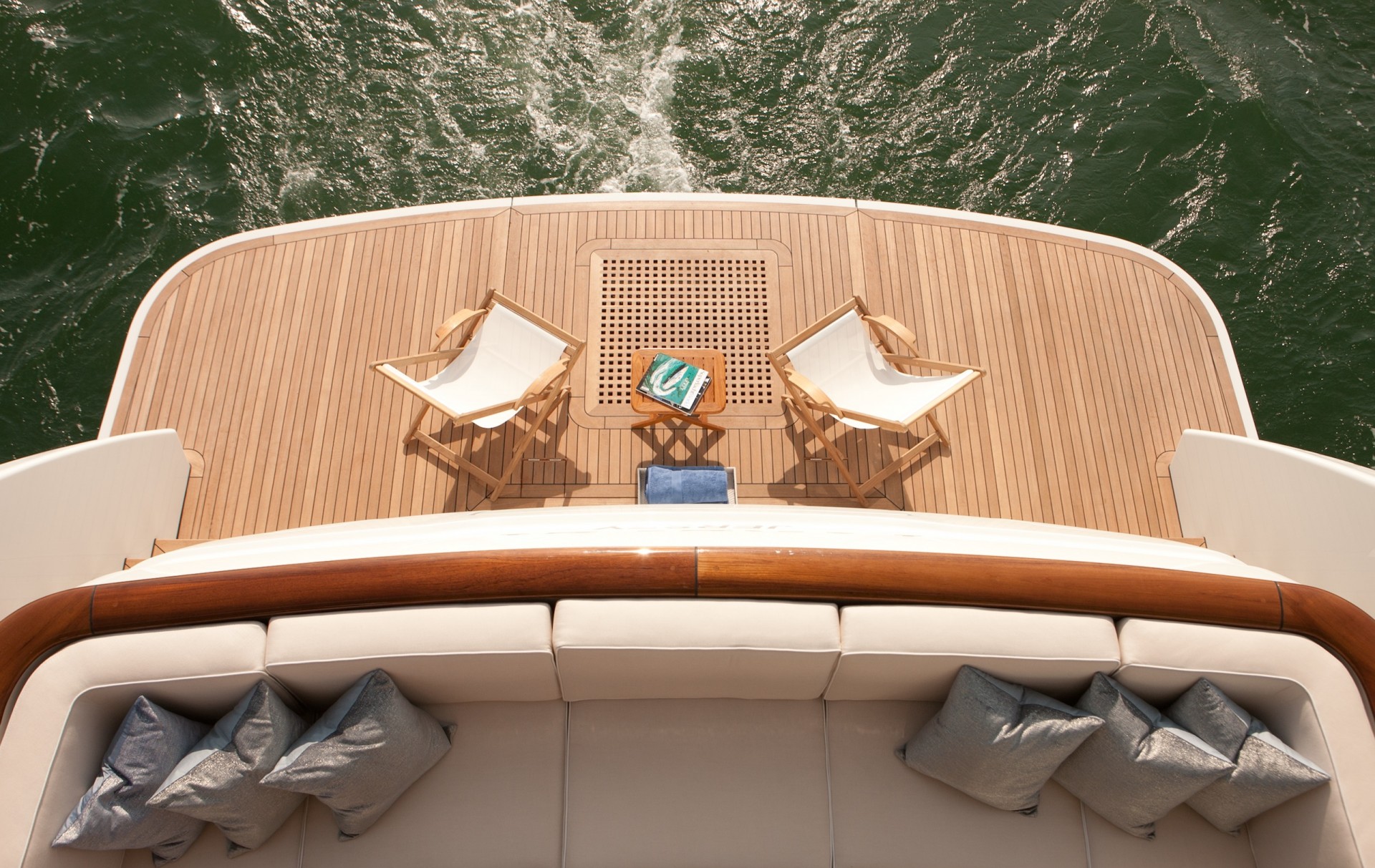 Yacht FIREFLY by Mulder - Relaxation on Aft.jpg