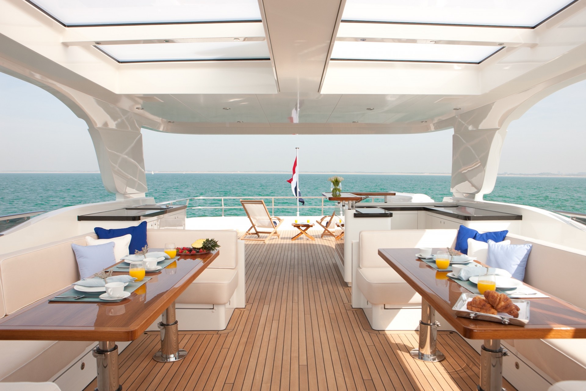 Yacht FIREFLY by Mulder - Sundeck.jpg