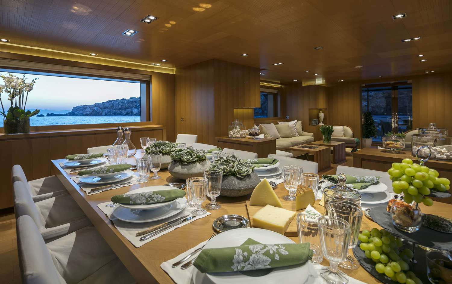 Yacht GEOSAND - Inside Dining 2.jpg