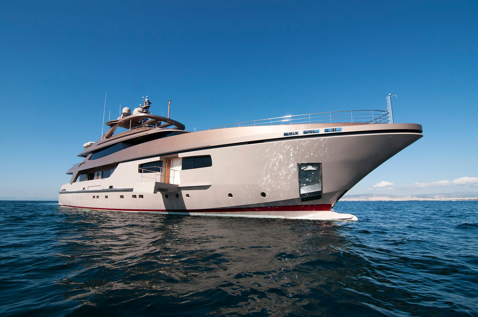 Yacht GEOSAND - Profile.jpg
