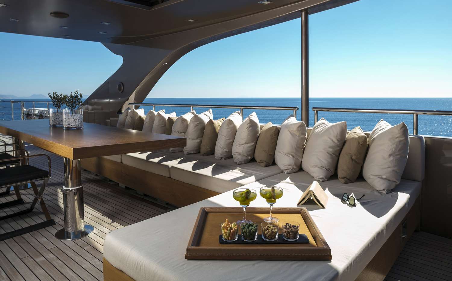 Yacht GEOSAND - Seating.jpg