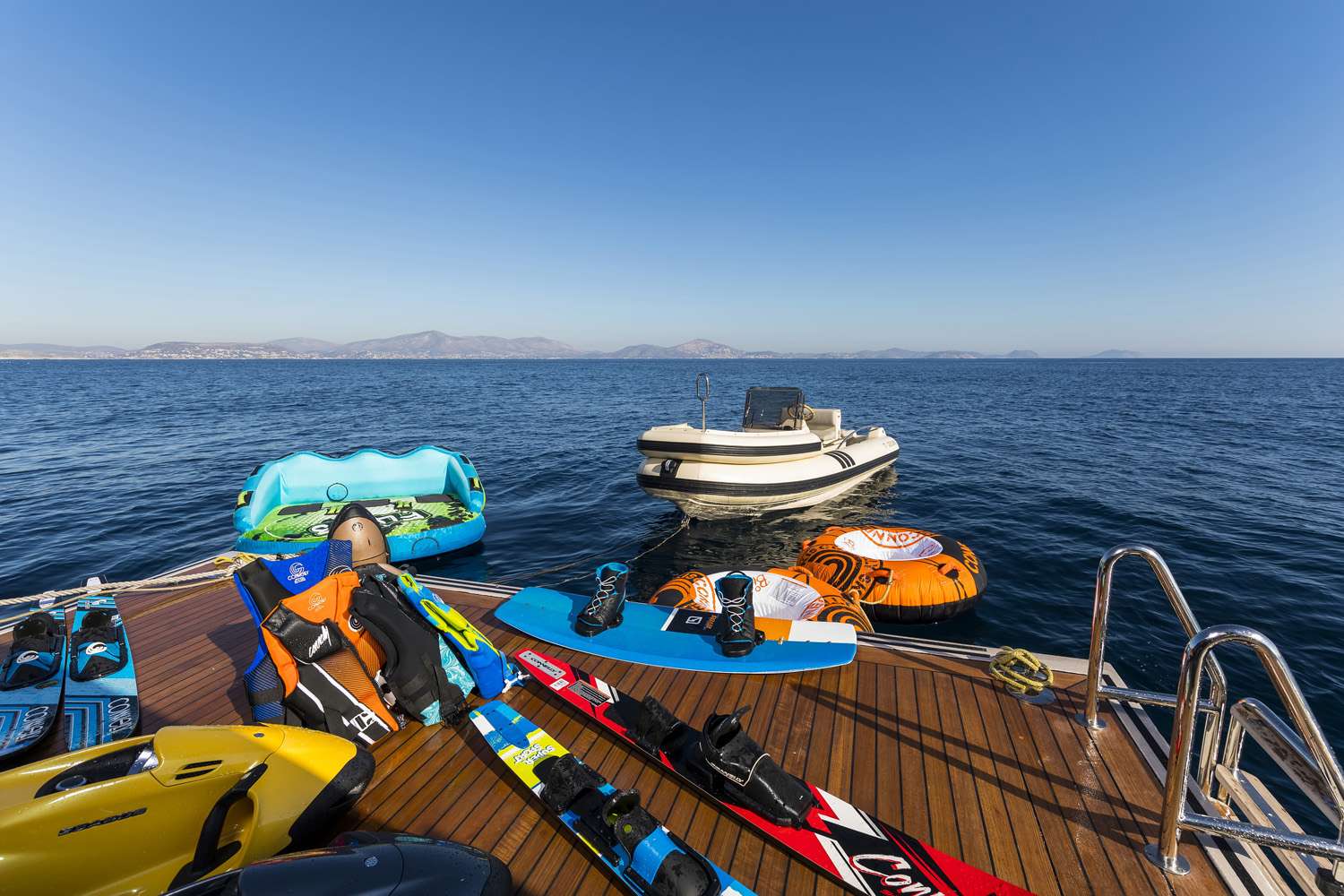 Yacht GEOSAND - Water toys.jpg