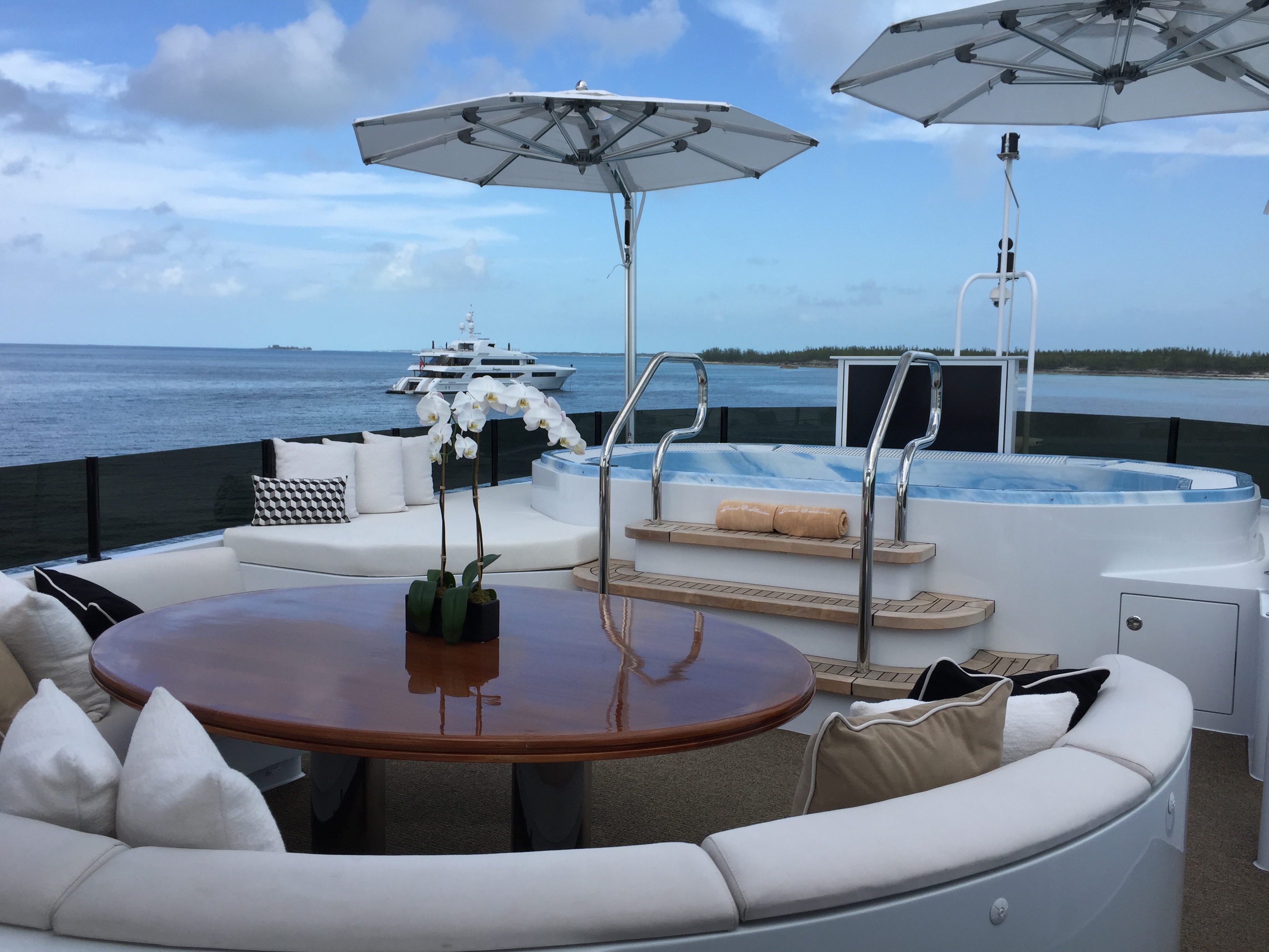 Yacht GRAND ILLUSION by Palmer Johnson - sundeck and jacuzzi.jpg