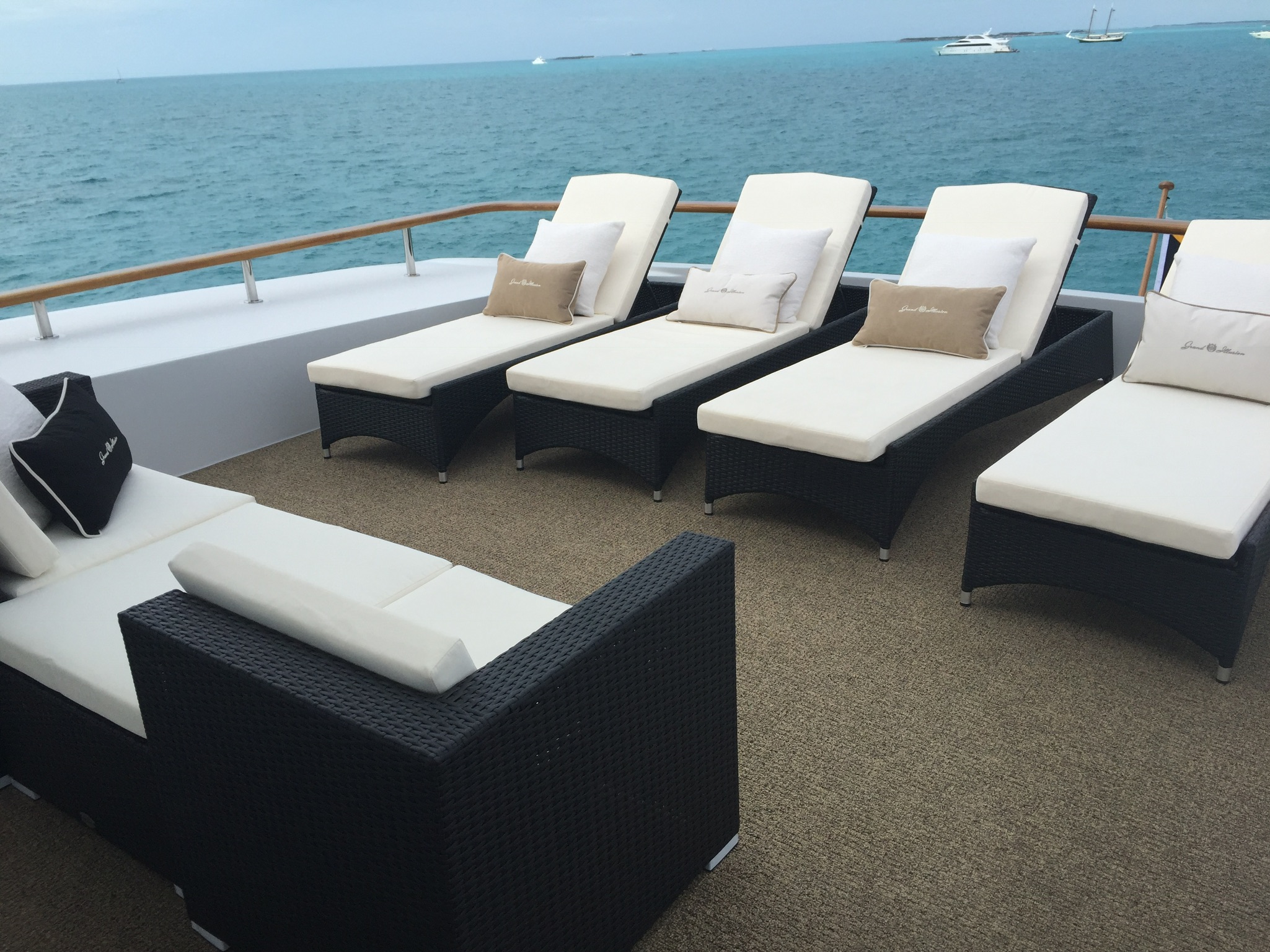 Yacht GRAND ILLUSION by Palmer Johnson - sunpads.jpg