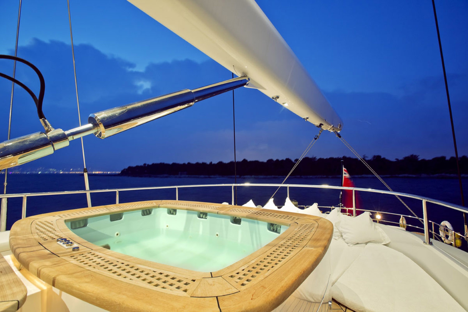 Yacht PARSIFAL III by Perini Navi - Jacuzzi under Mizzen.jpg