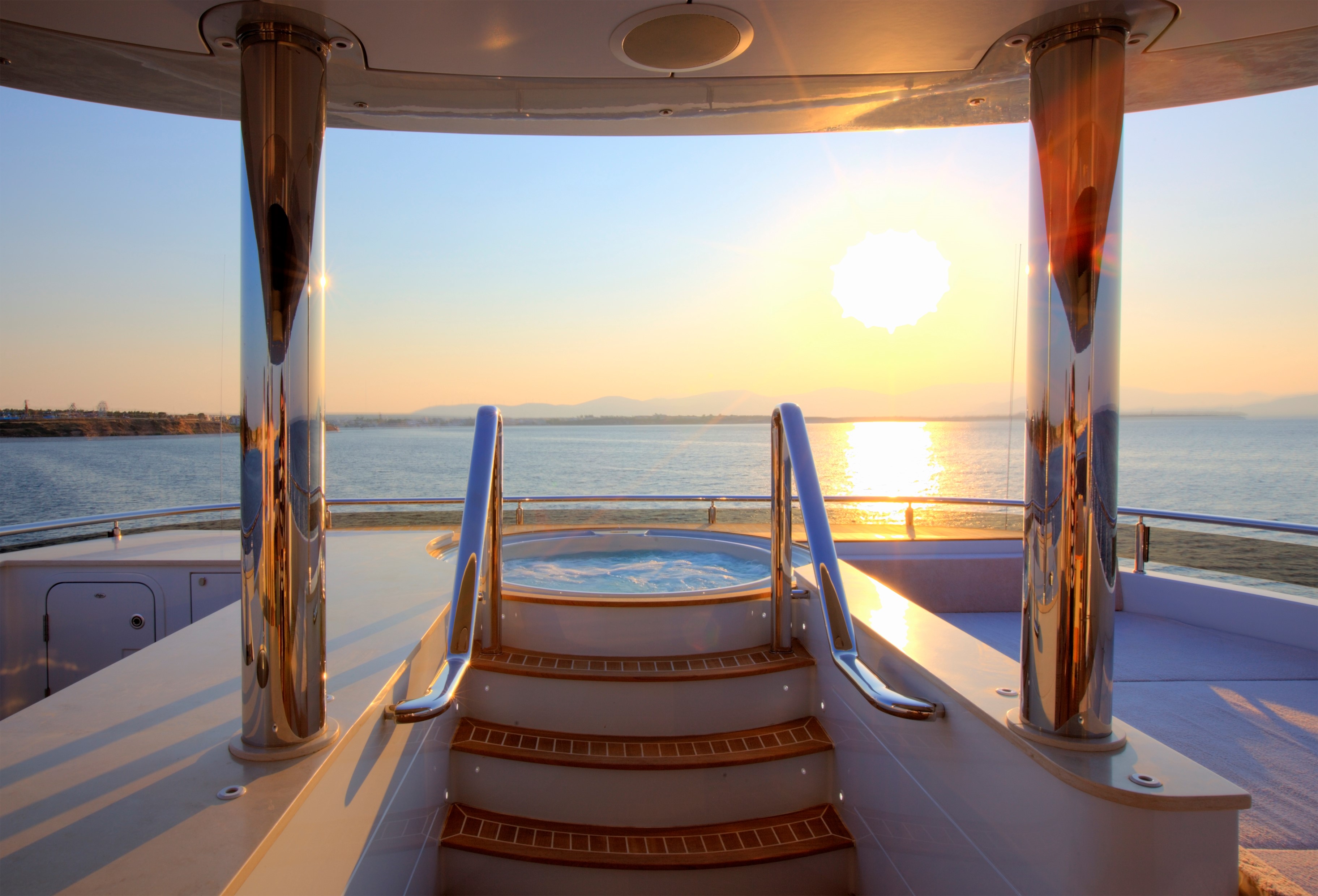 Yacht QUARANTA by Curvelle - Jacuzzi at Sunset.jpg