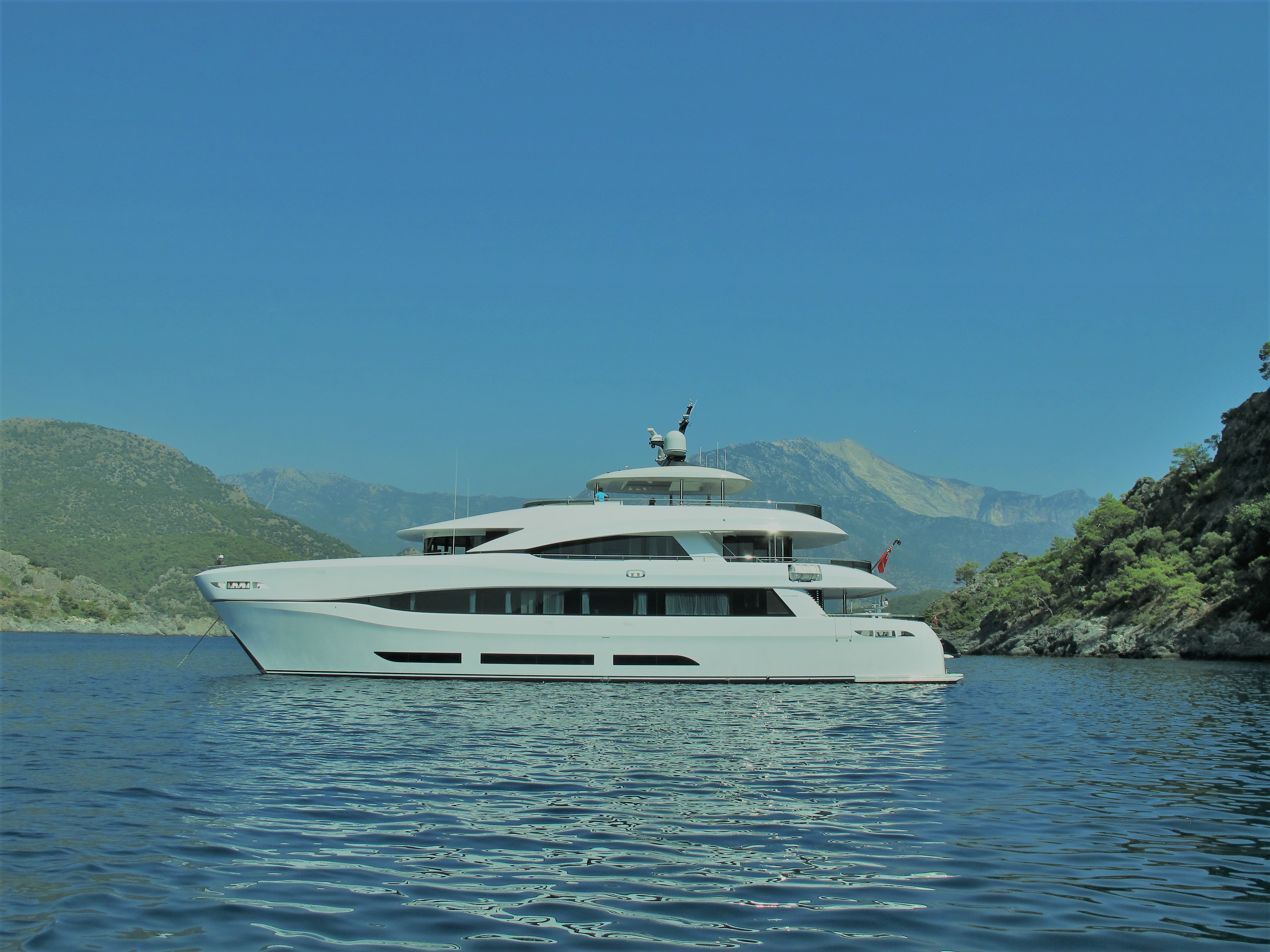 Yacht QUARANTA by Curvelle - Profile.jpg