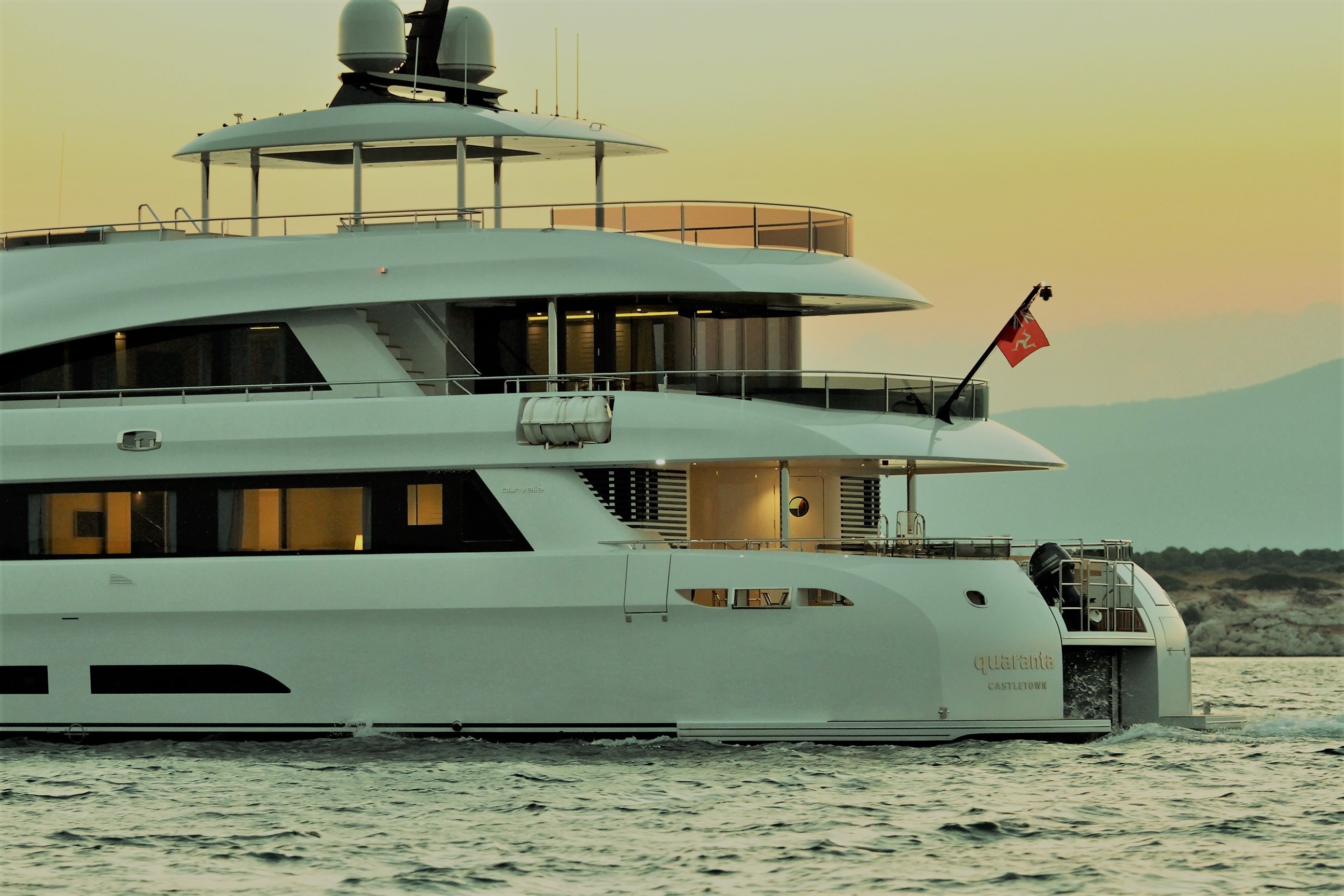 Yacht QUARANTA by Curvelle - Side Profile 2.jpg