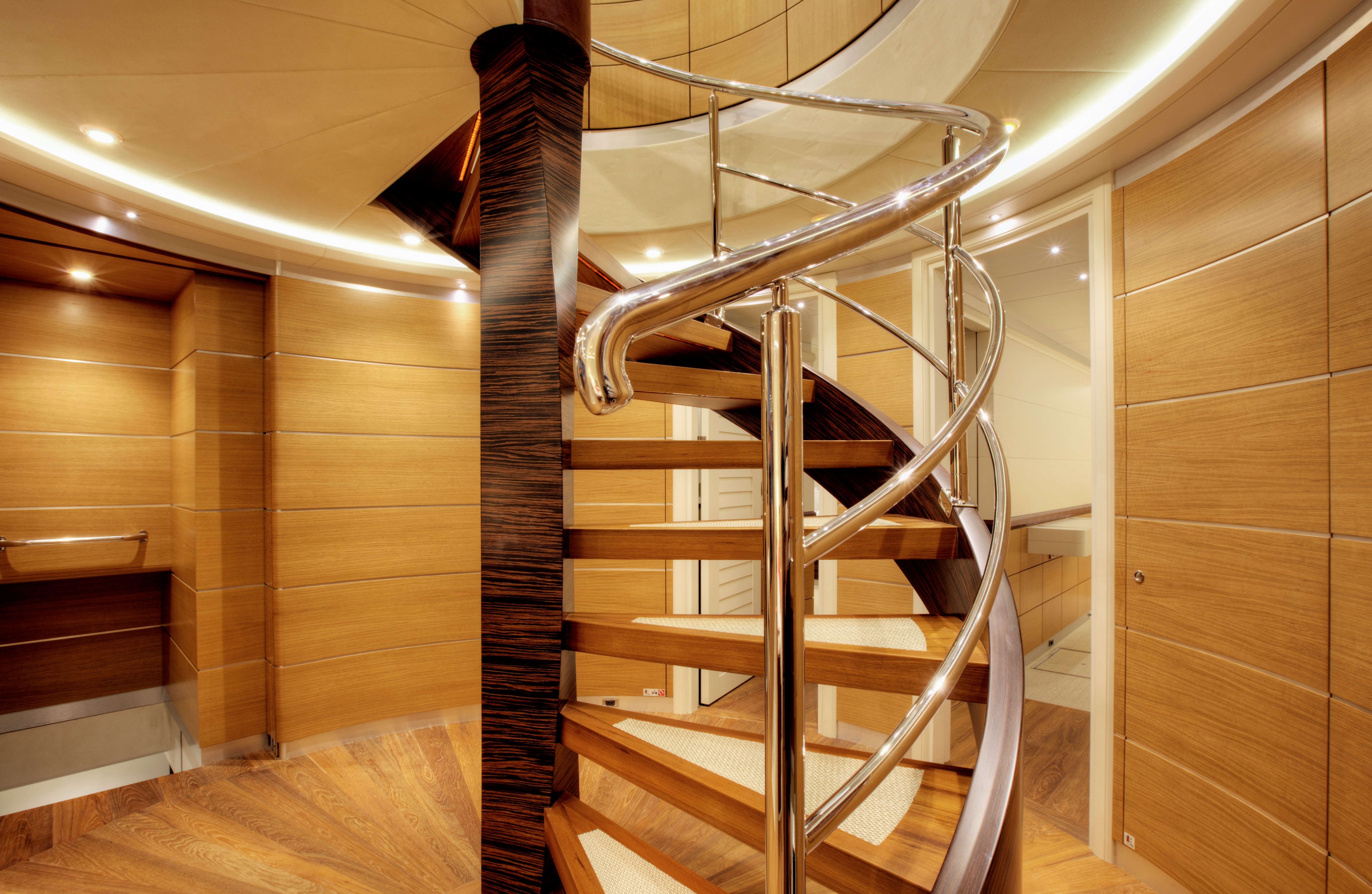 Yacht QUARANTA by Curvelle - Stairway.jpg
