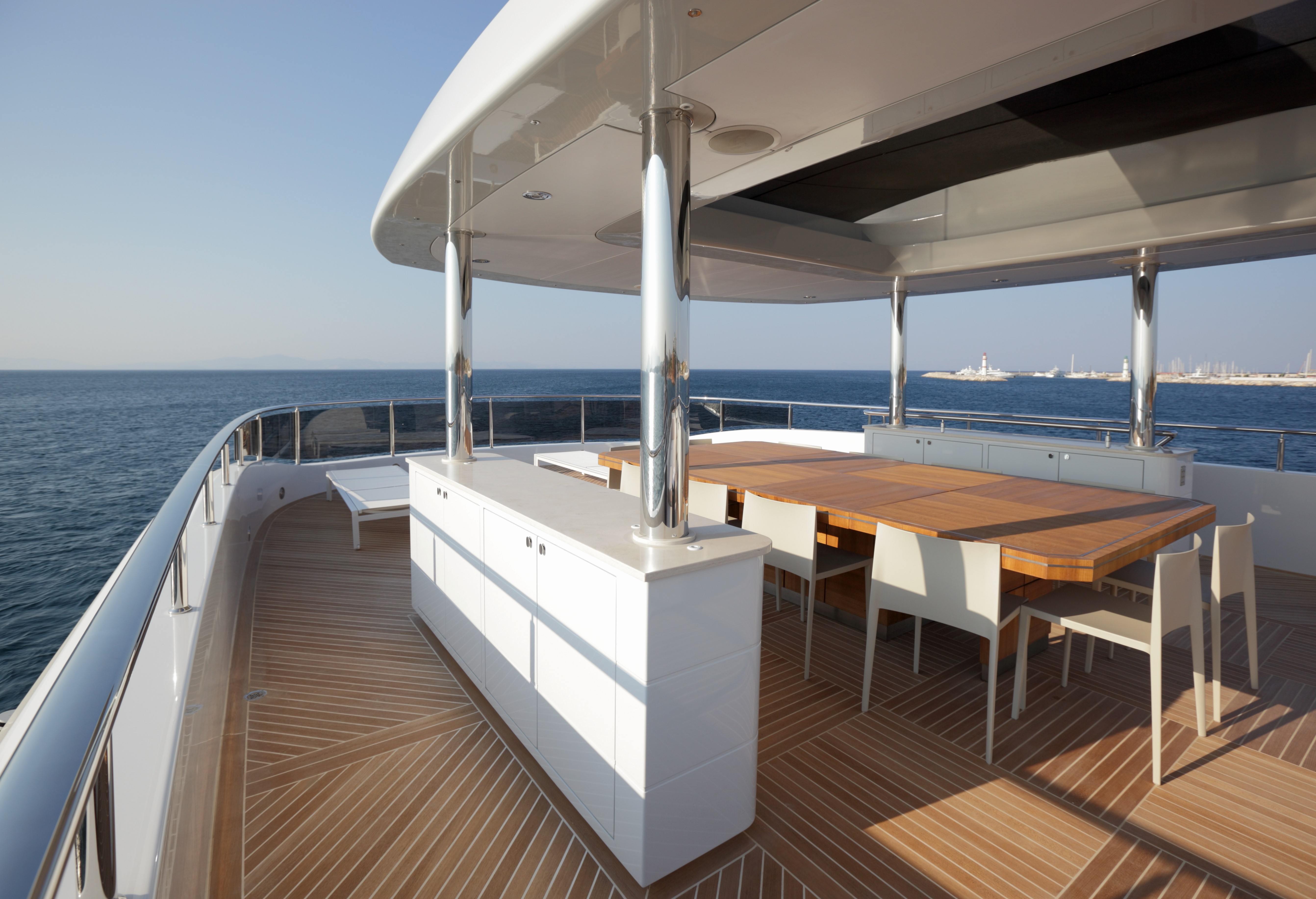Yacht QUARANTA by Curvelle - Sundeck Al fresco dining.jpg