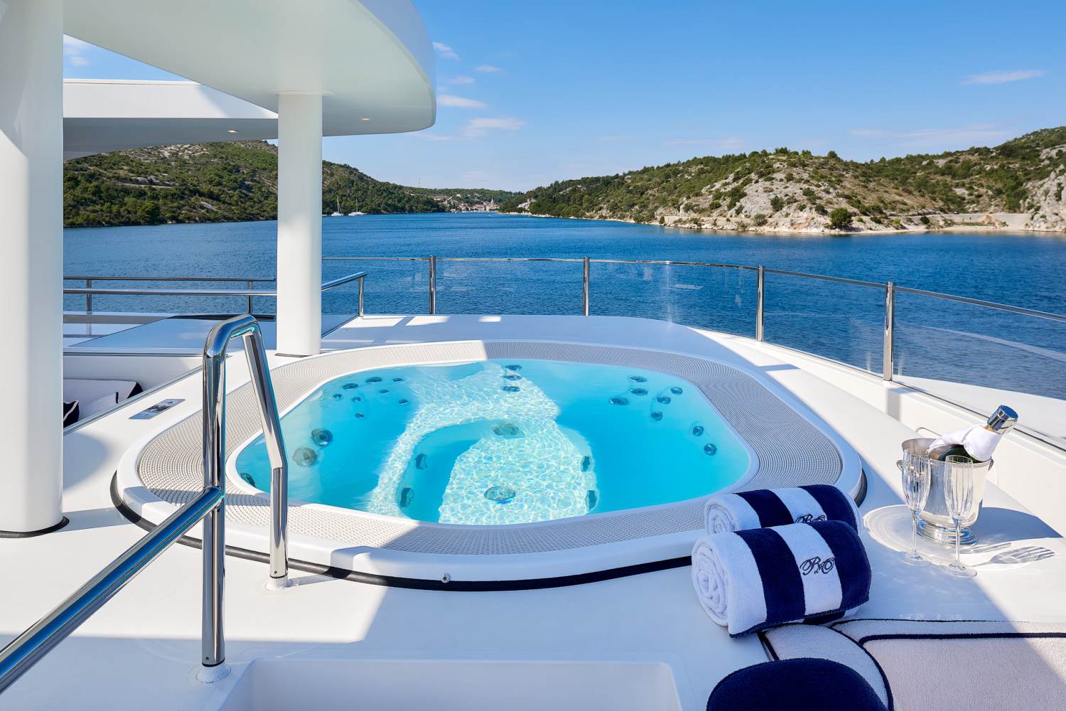 Yacht REVE D'OR by Sanlorenzo - Hot tub jacuzzi on sundeck.jpg