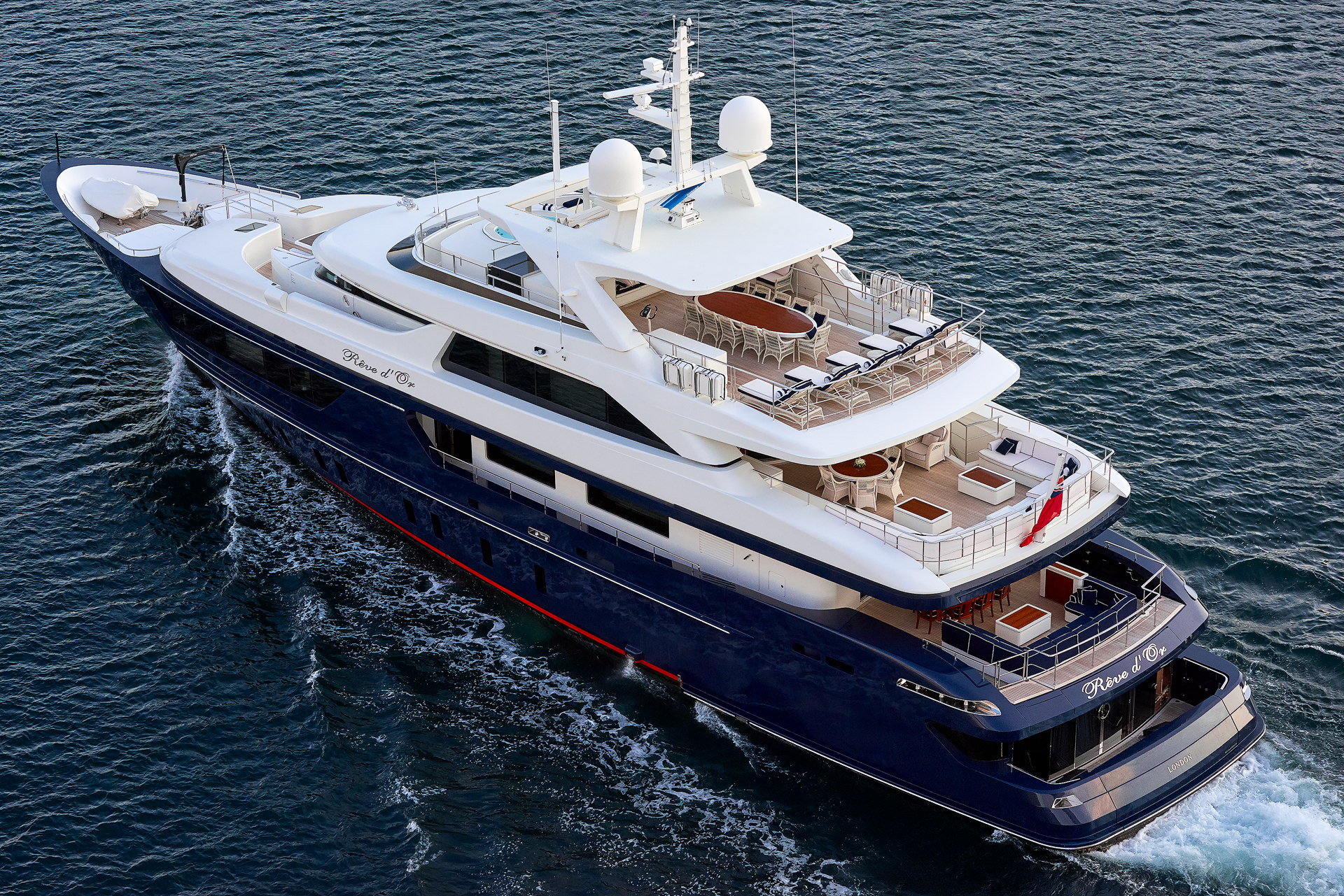 Yacht REVE D'OR by Sanlorenzo - Profile of the decks from above 2.jpg