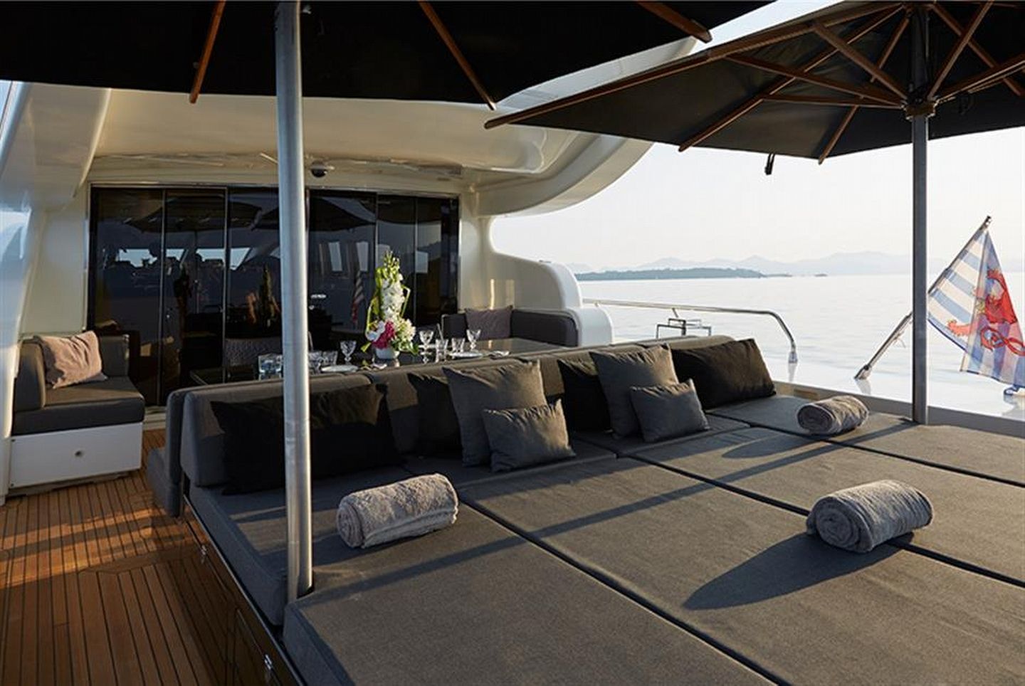 Yacht RG 512 8.jpg