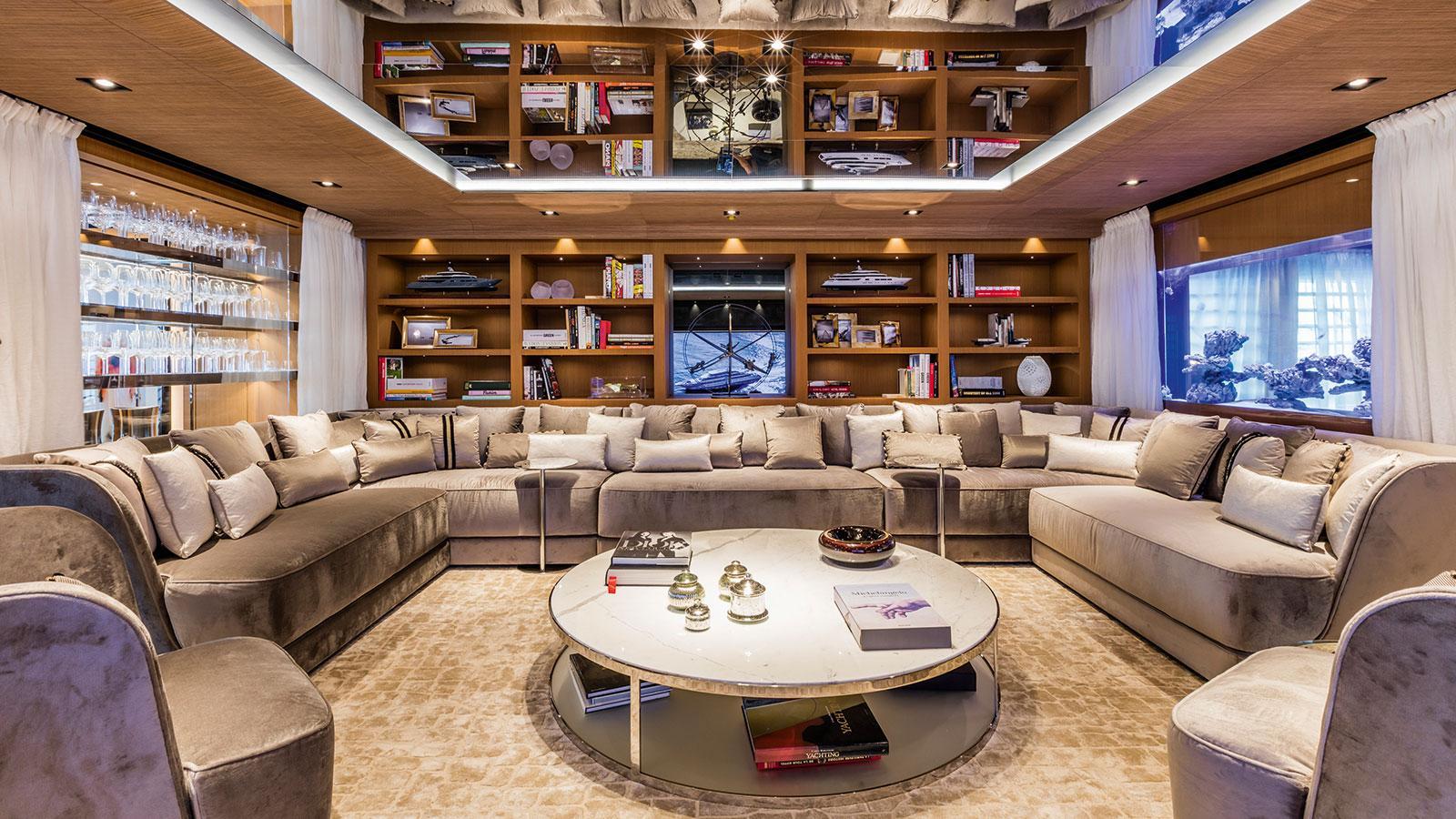 Yacht SUERTE - Lounge.jpg