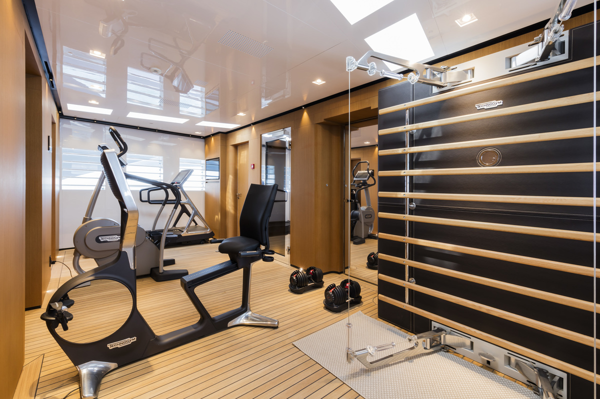 Yacht SUERTE - gym.jpg