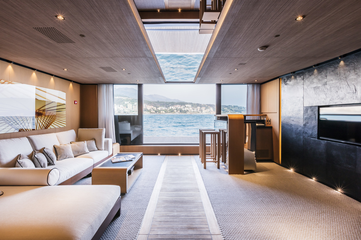 Yacht SUERTE - interior.jpg