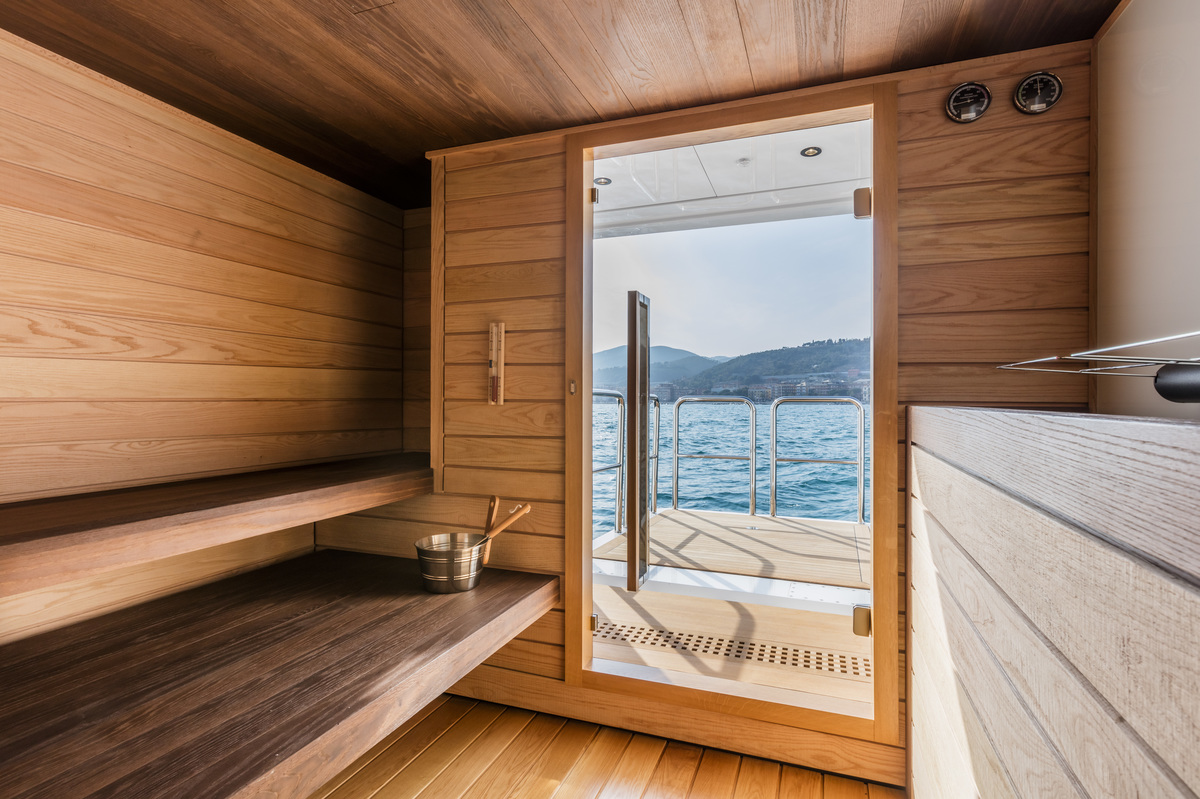 Yacht SUERTE - spa.jpg
