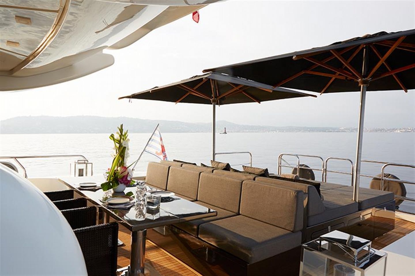 Yacht_rg512.jpg