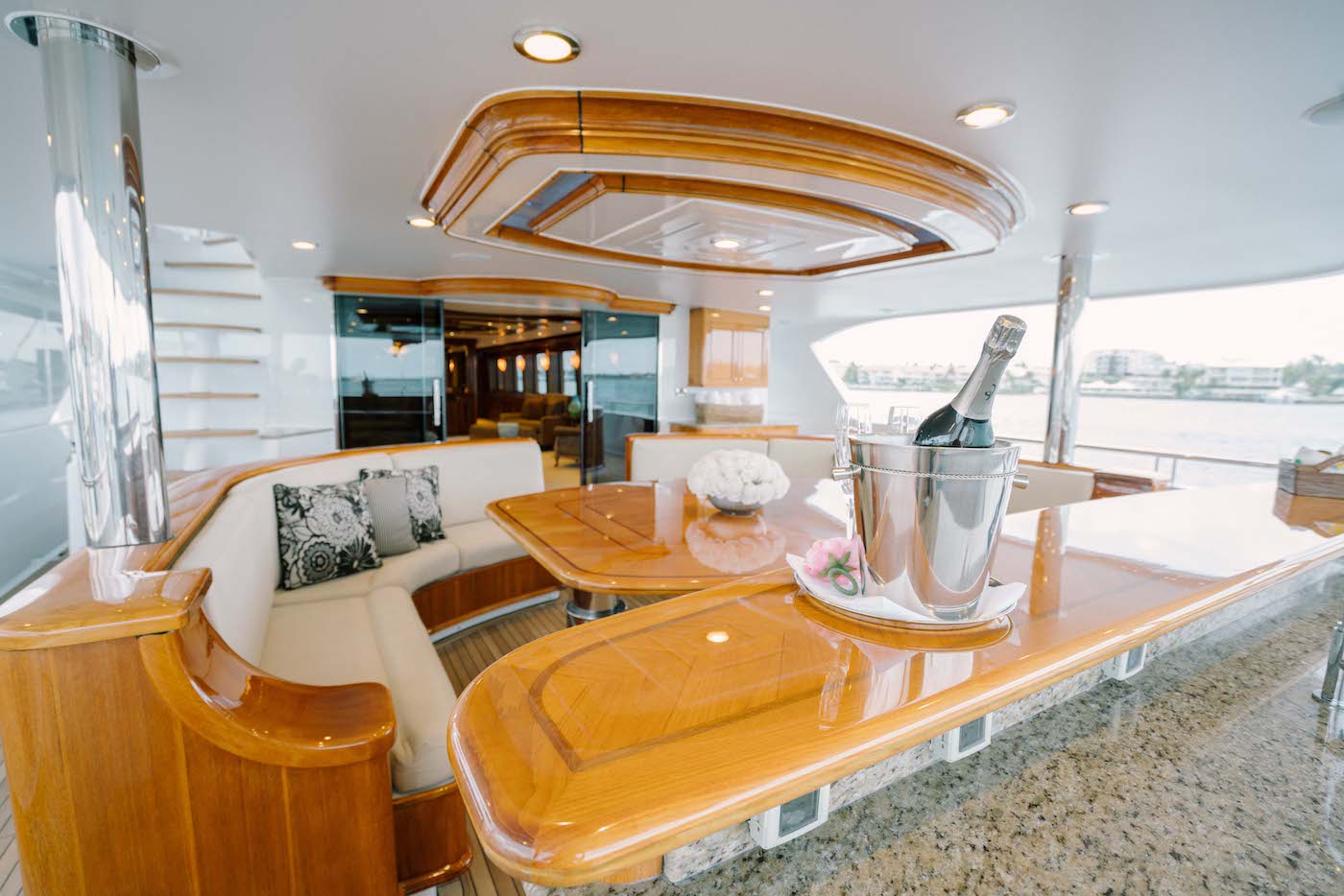 aft deck dining.jpg