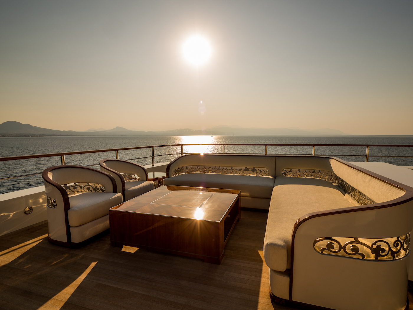 bridge deck aft sitting area.jpg