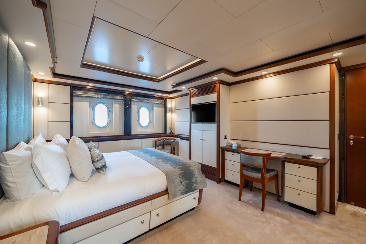 cabin VIP midship.jpg