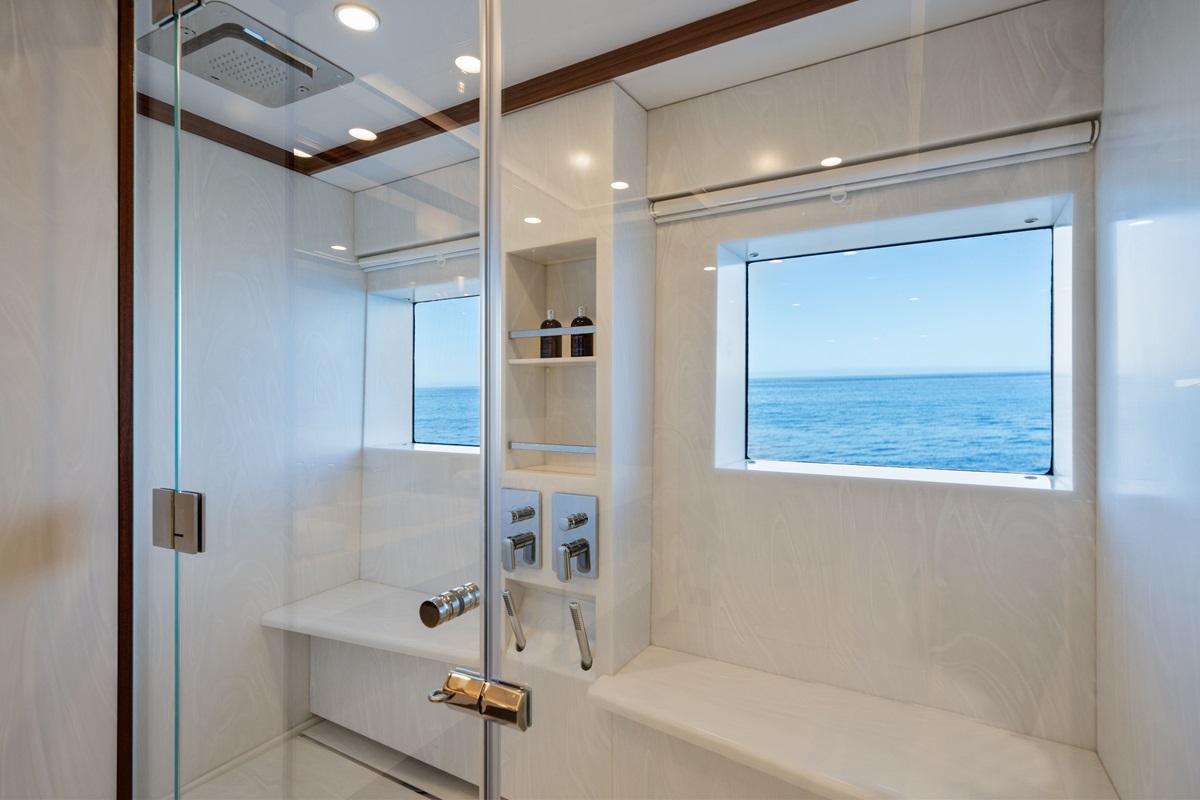 cabin master ensuite.jpg