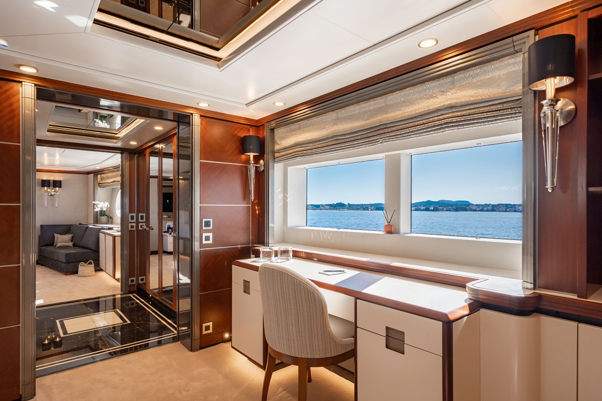 cabin master office 2.jpg