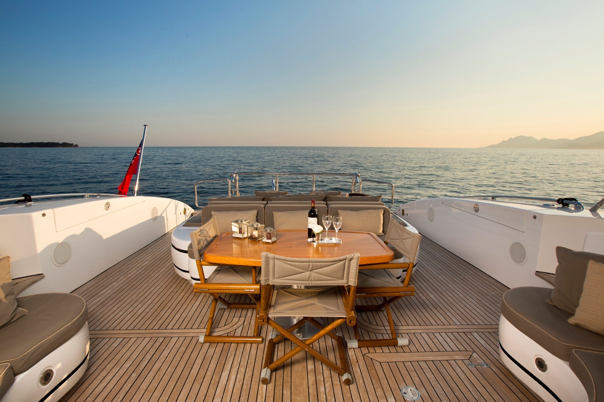 dining on aft deck.jpg