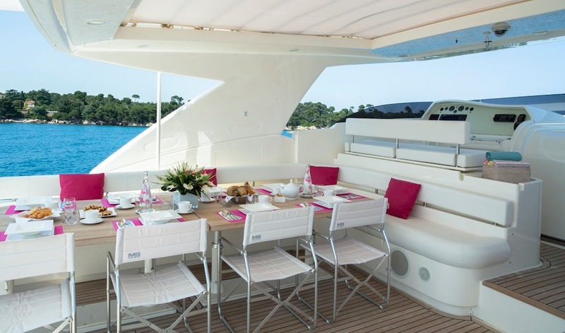 dining table alfresco.jpg