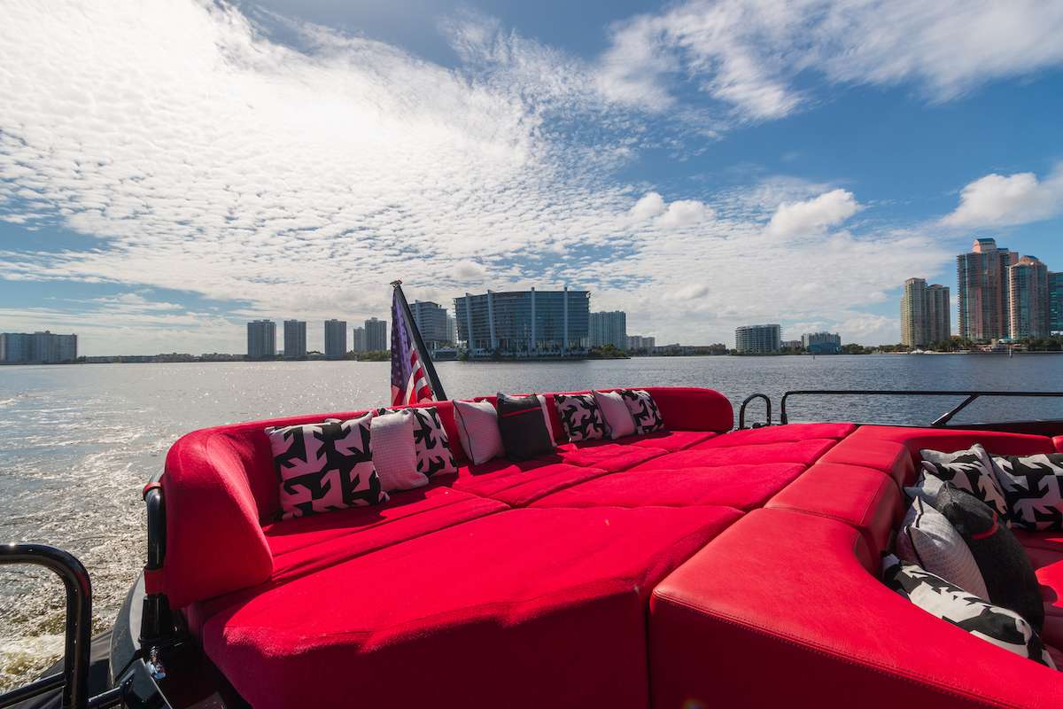 exterior sunbathing area.jpg