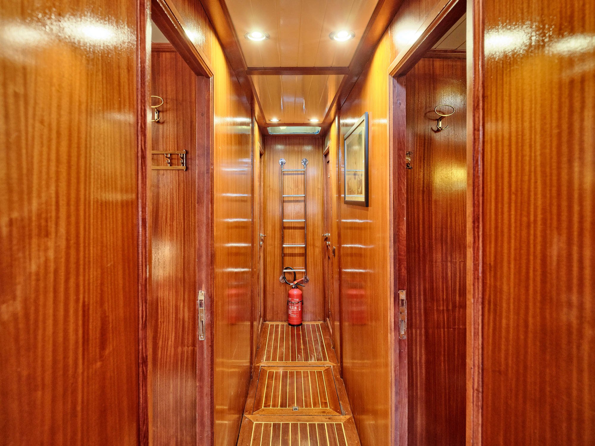 foyer  .jpg