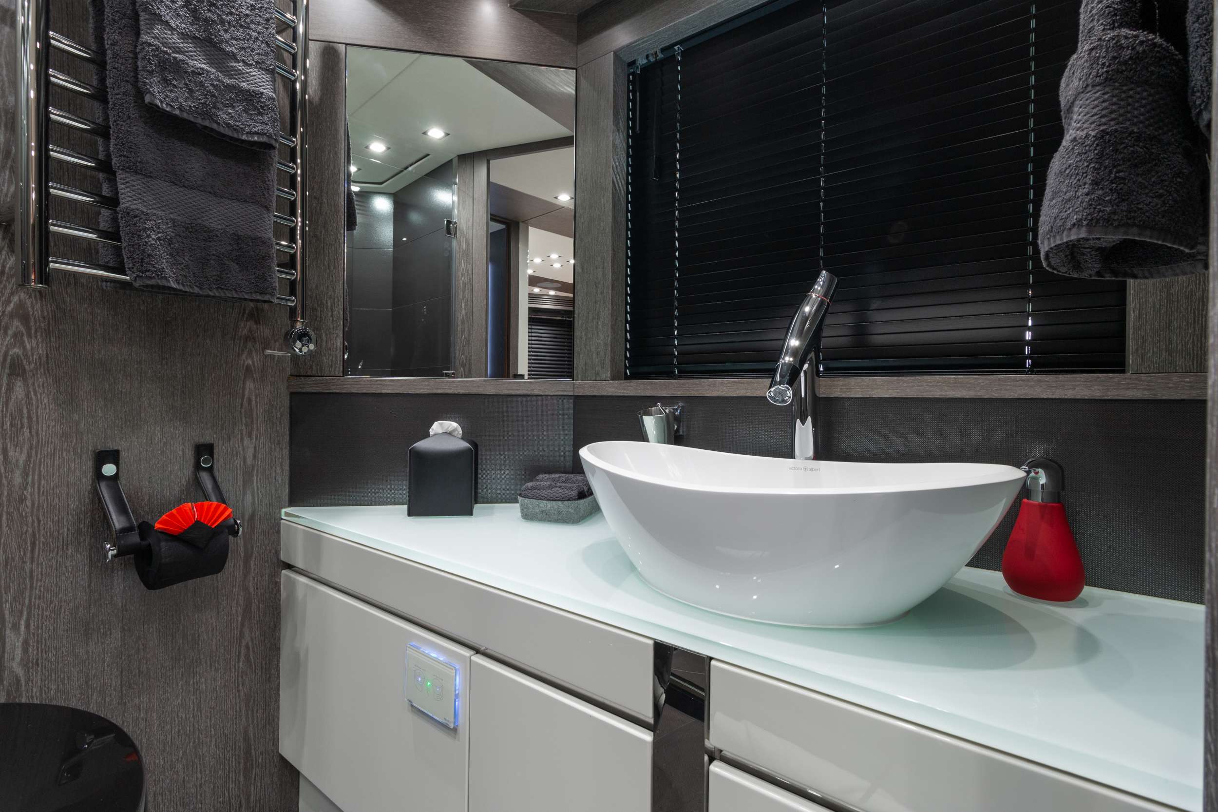 guest ensuite.jpg