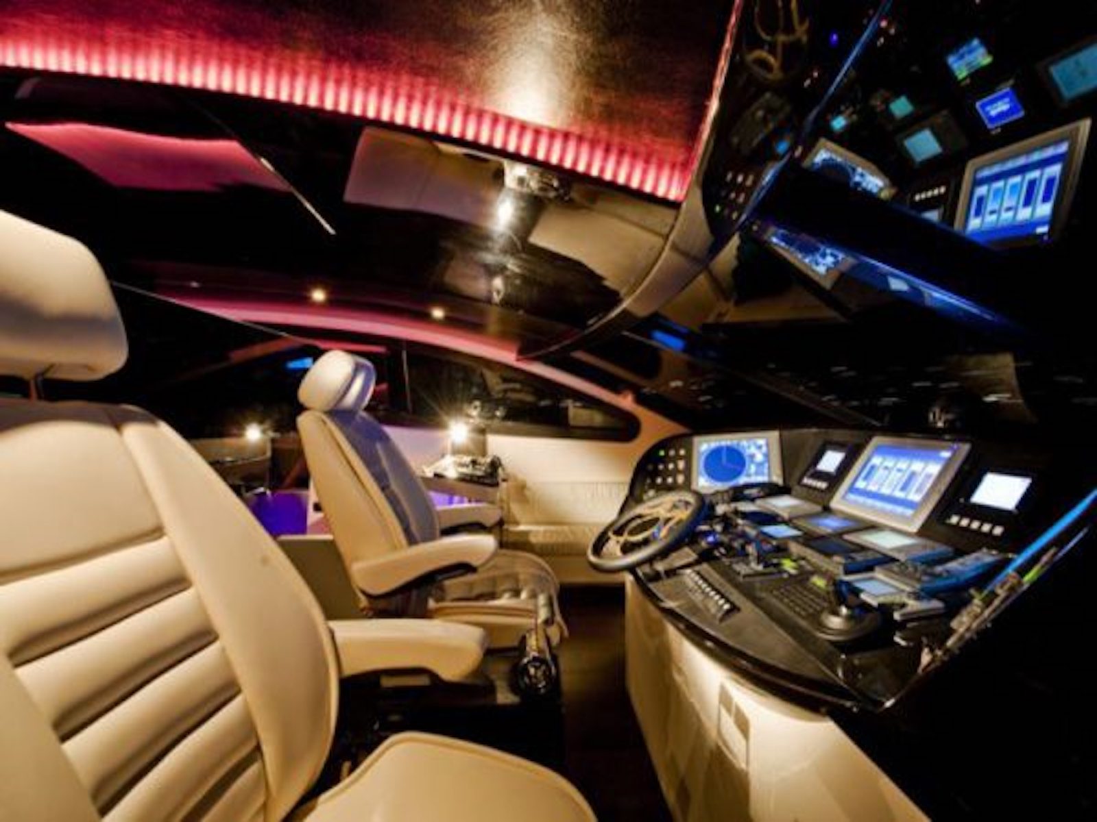 interior - helm.jpg