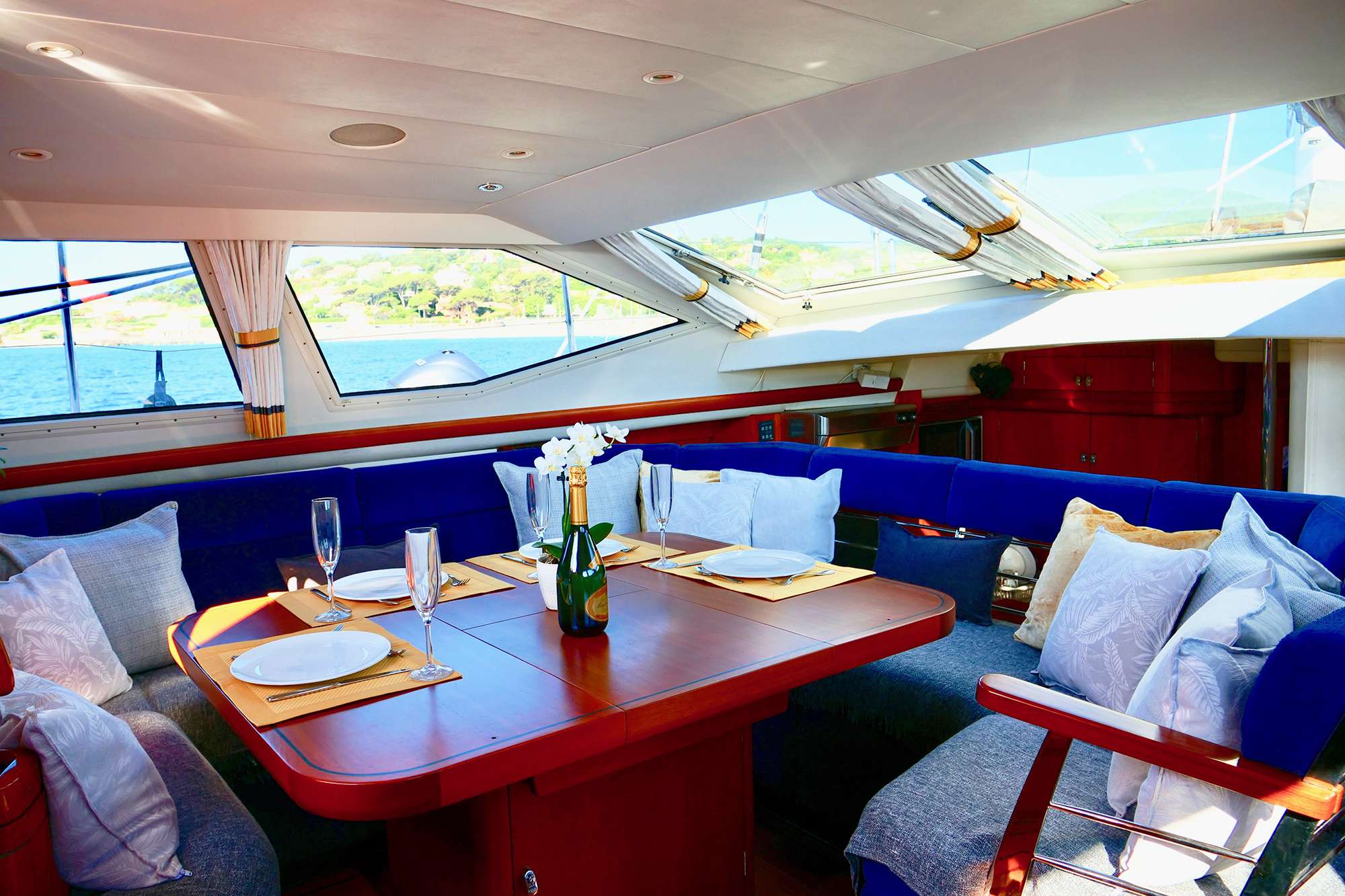 interior seating area.jpg