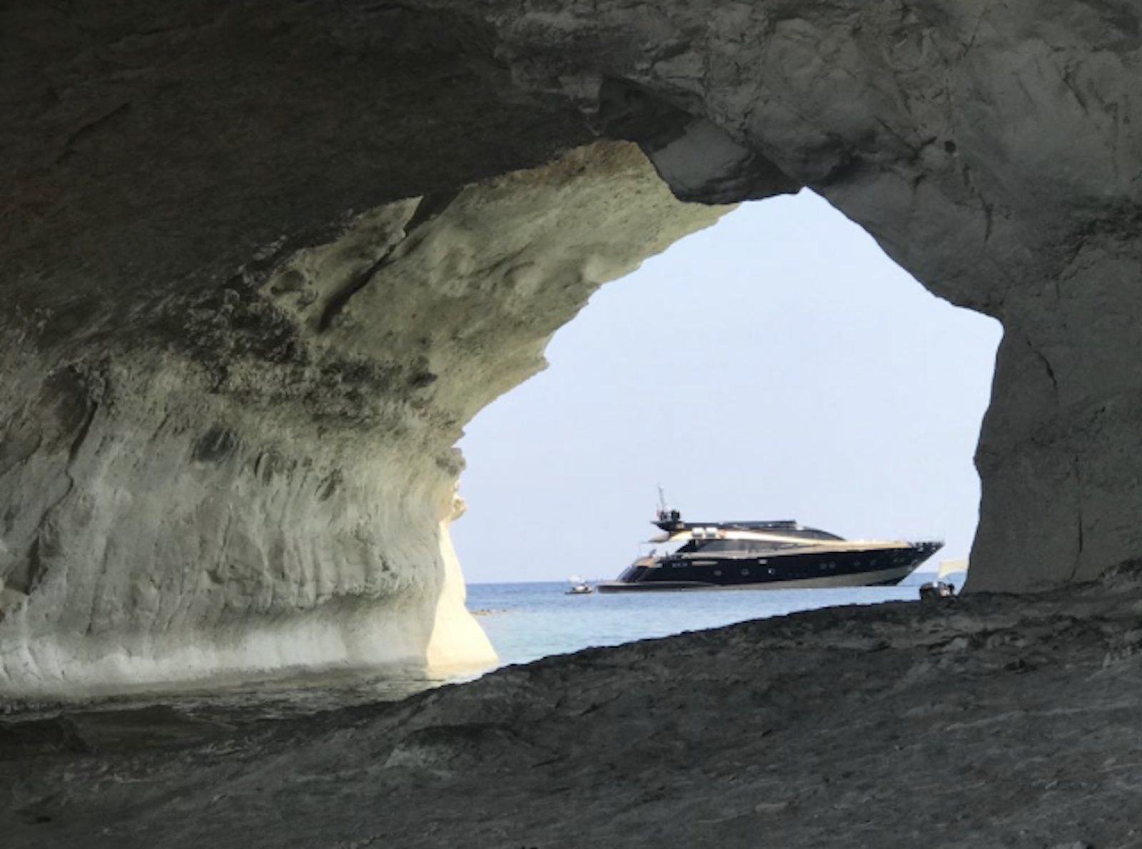 luxury yacht claremont  .png