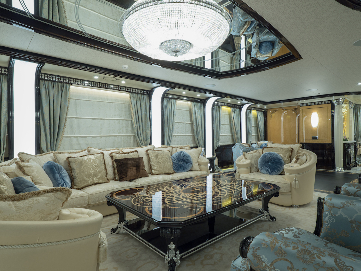 main saloon starboard side.jpg