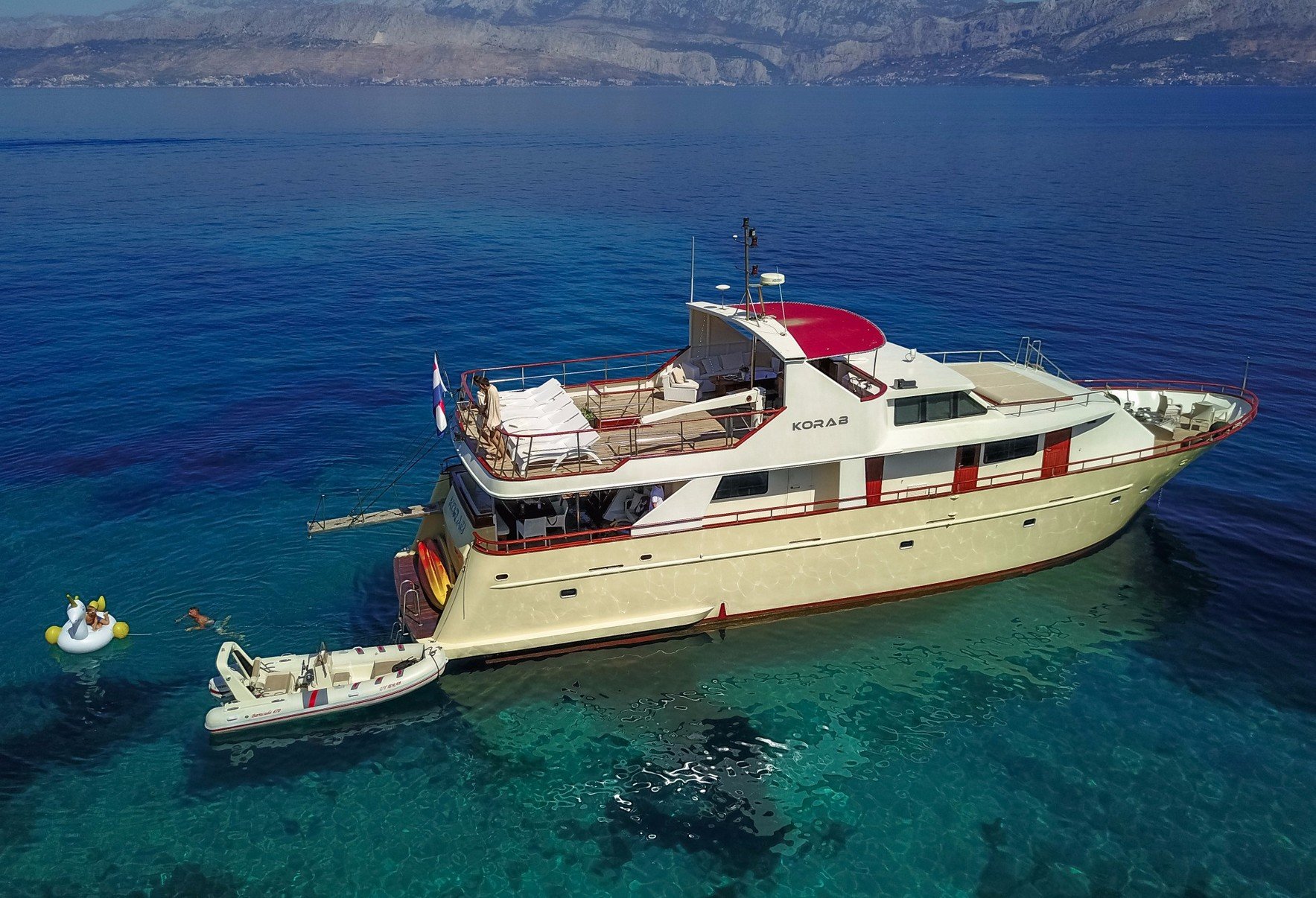 motor_yacht_korab_at_anchor.jpg