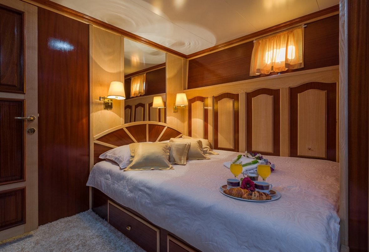 motor_yacht_korab_guest_cabin3.jpg